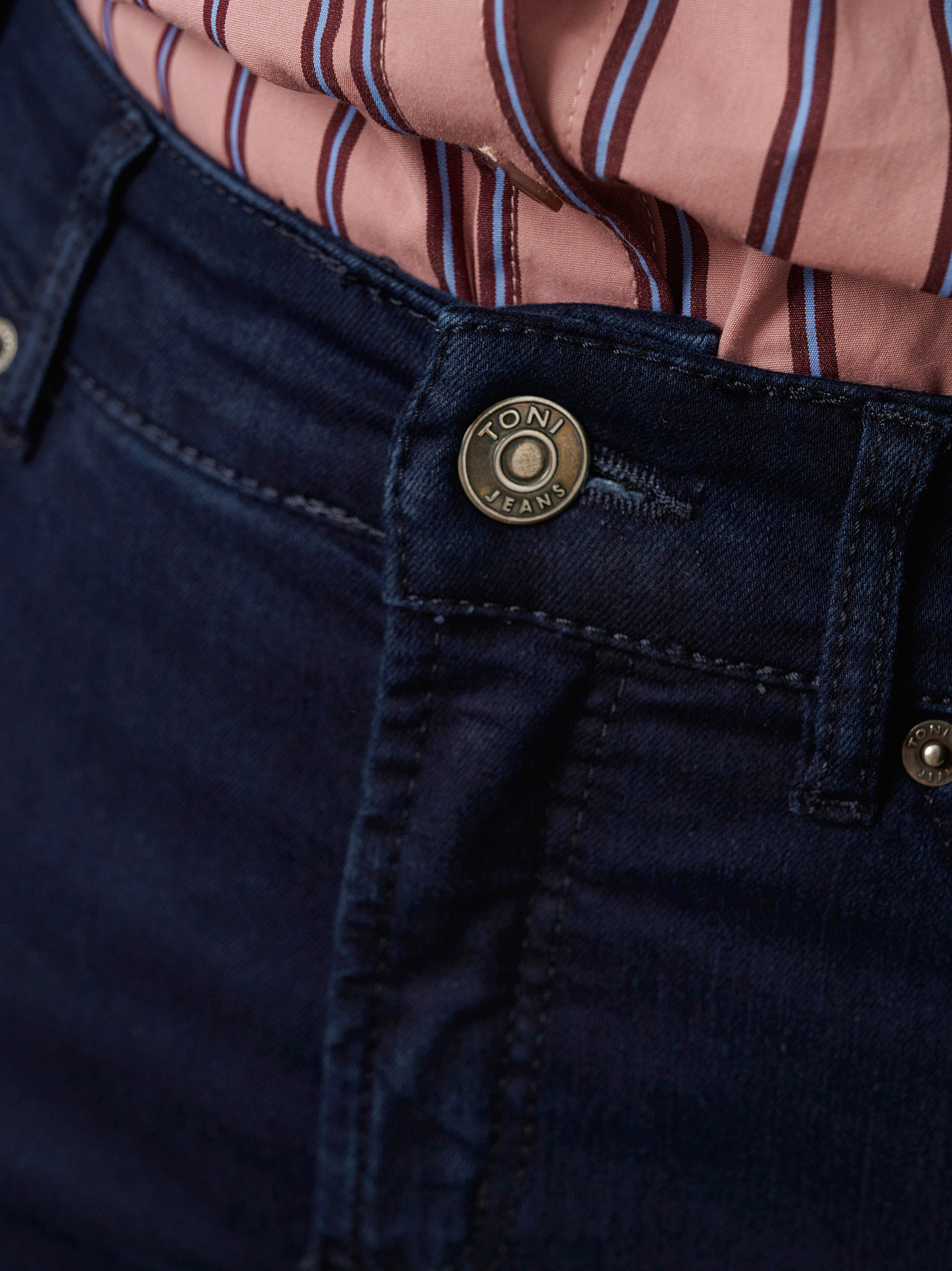 Damenjeans Liv Regular in dark blue, Regular-Fit Jeans, Detailansicht