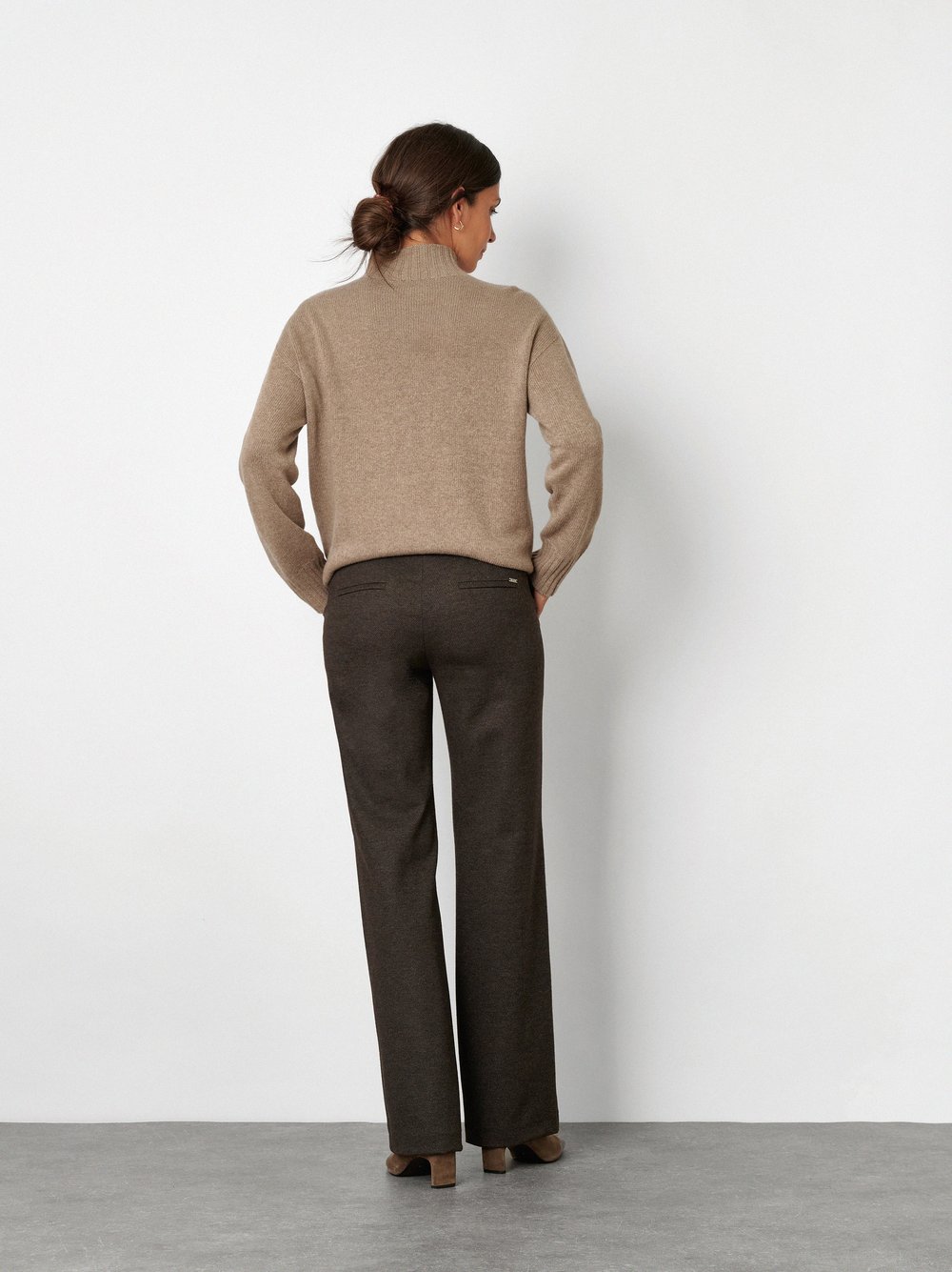 Womens trousers Jenny Wide in Dark Brown, wide leg trousers in a melange look, back view worn by model