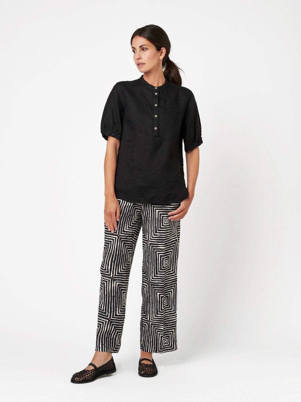 Bluse Alis black Outfitansicht Bluse Alis black Outfitansicht