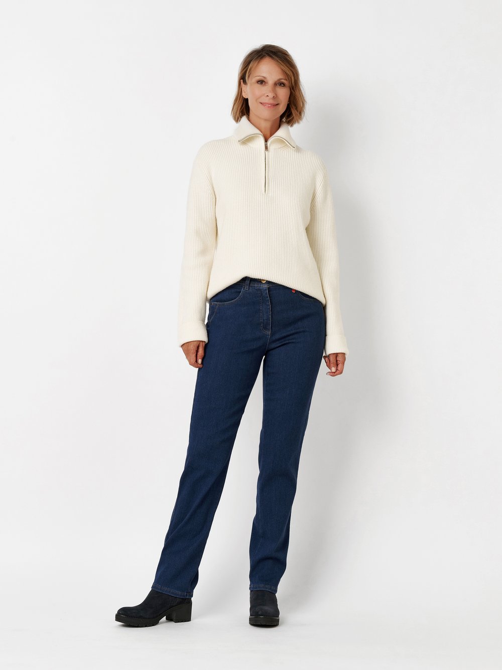 Damenjeans My Beauty in Mid Blue Used, basic-Jeans mit bequemer Oberschenkelweite, Outfitansicht am Model