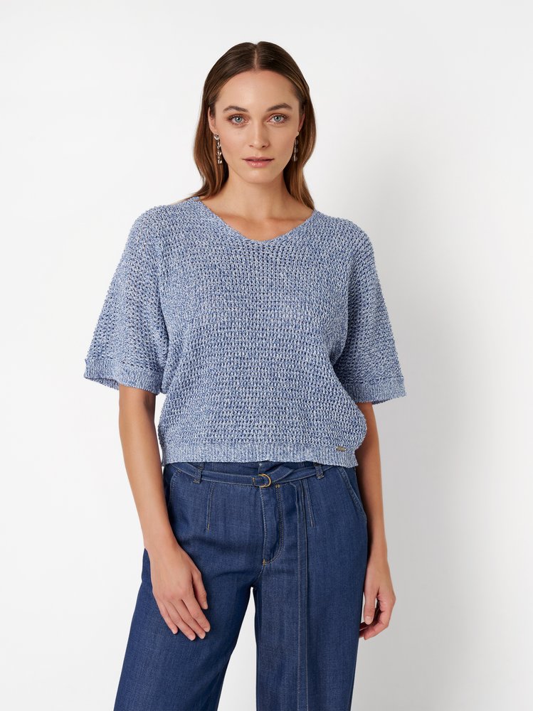 Damenpullover Ginger in blue, Sommerpulli aus Strukturstrick, Frontansicht am Model getragen