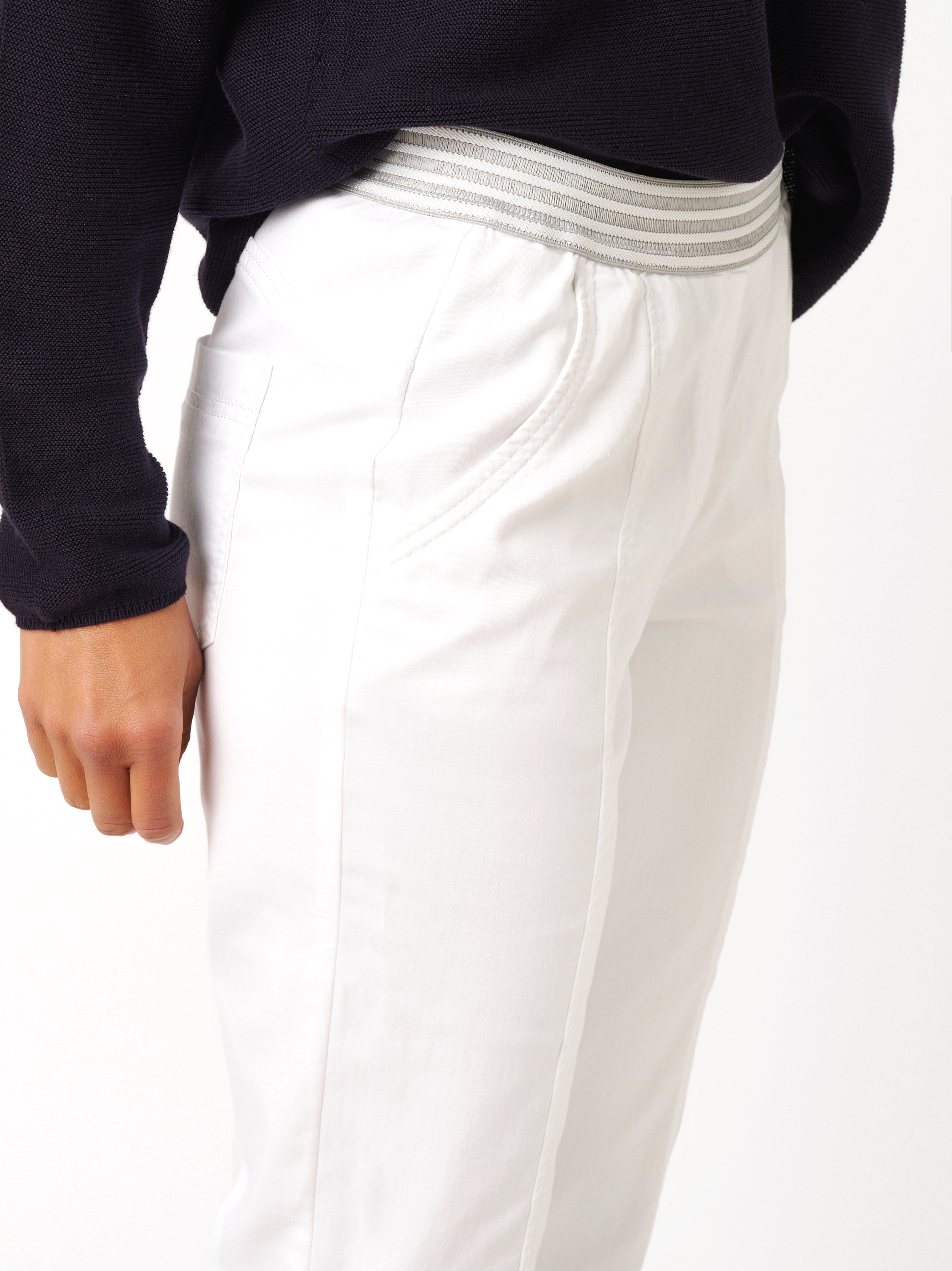 Damenhose Sue Capri in white, Sportive Caprihose mit gestreiftem Gummibund, Detailansicht