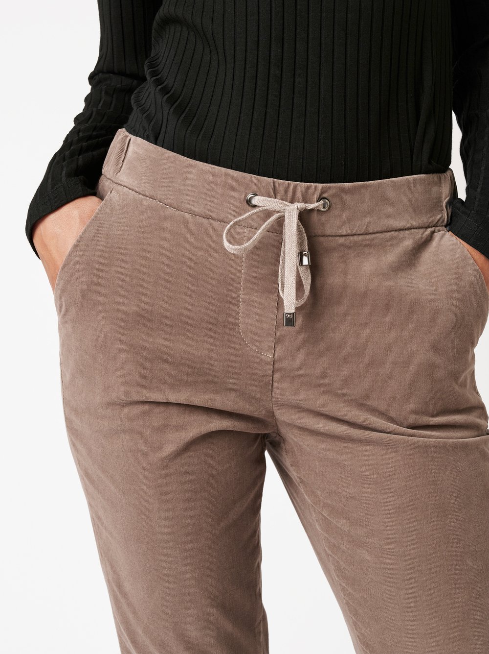 Hose Sue taupe Detailansicht Hose Sue taupe Detailansicht