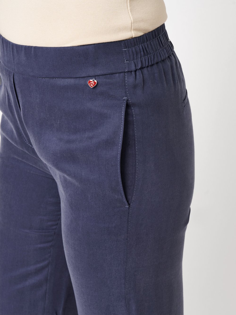 Damenhose Scarlet Wide in blue, Figurumspielende Buegelfaltenhose, Detailansicht