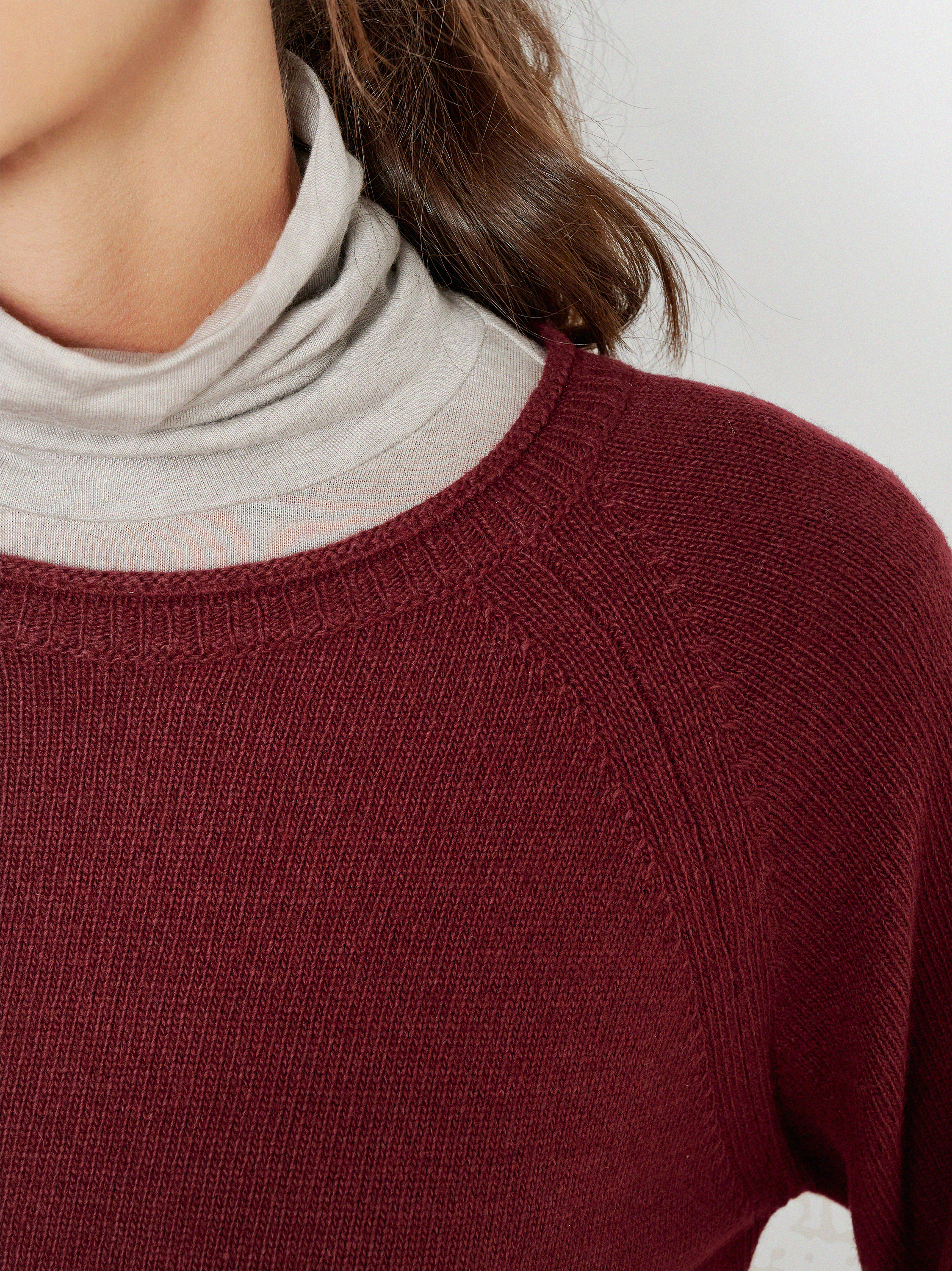 Damenpullover Gaia in Bordeaux, Pulli aus Kaschmir-Mischung, Detailansicht