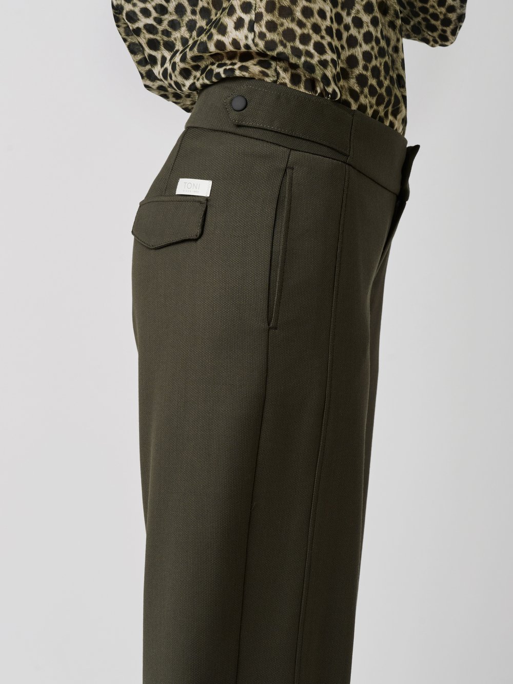 Hose Ella olive Detailansicht Hose Ella olive Detailansicht