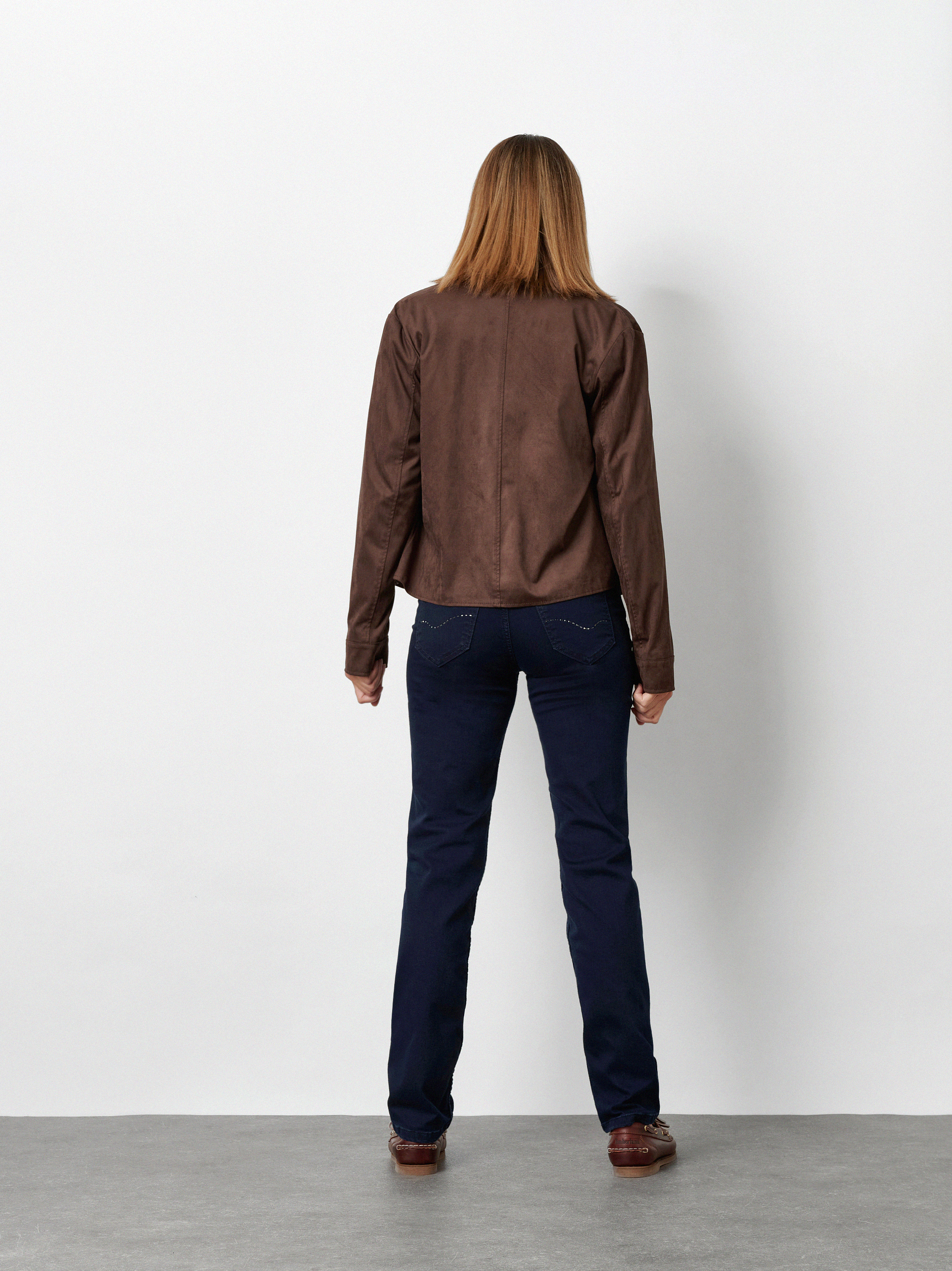 Damenjeans Liv Regular in dark blue, Regular-Fit Jeans, Rueckansicht am Model getragen