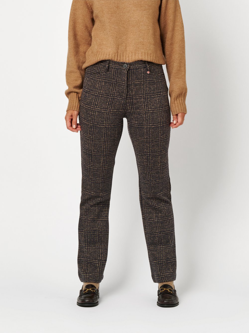 Damenhose Meine beste Freundin in Dunkelbraun, bootcut-Hose mit Glencheck, Frontansicht am Model getragen