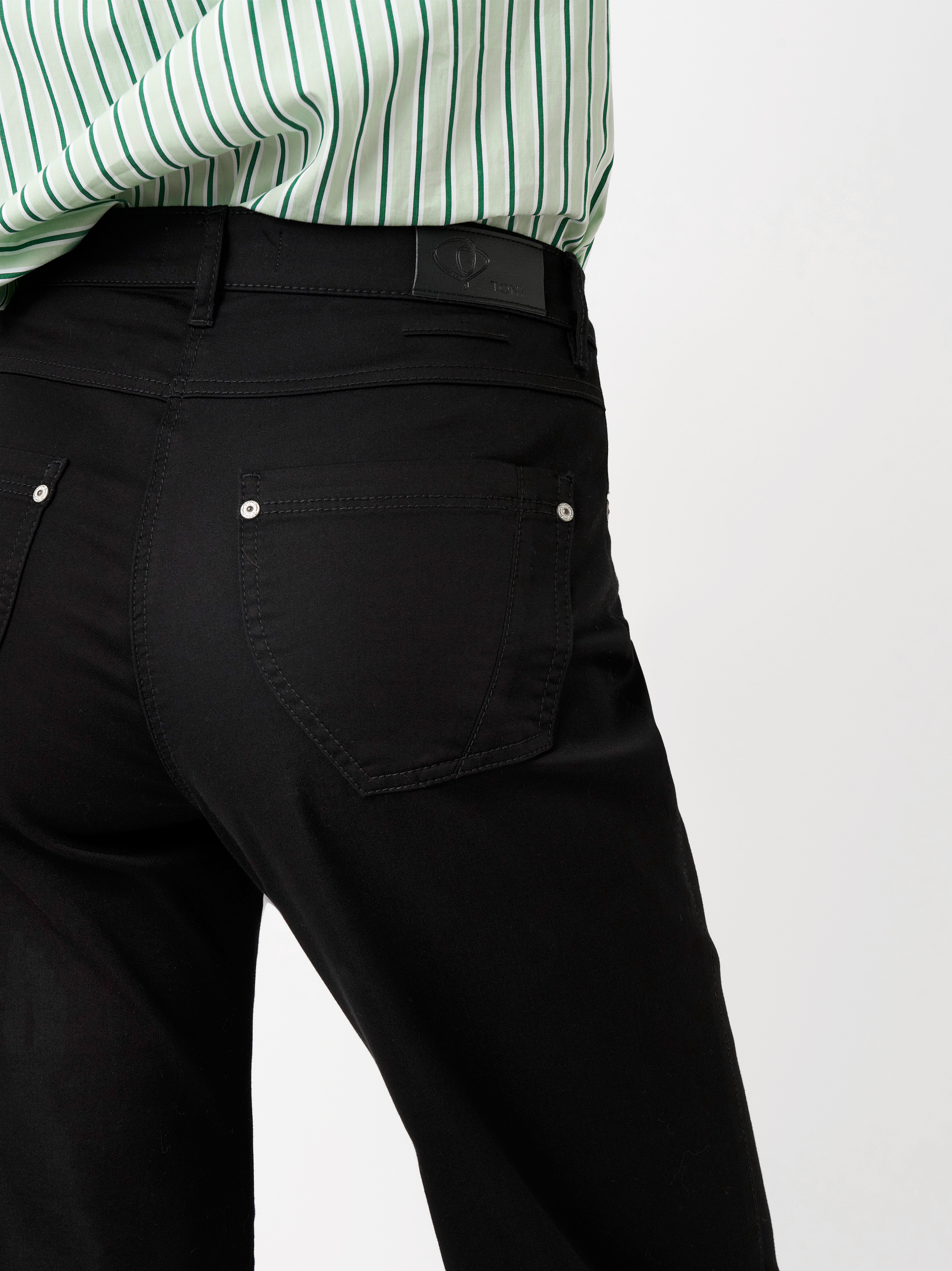 Damenhose Honey in black, farbechte Hose, Detailansicht