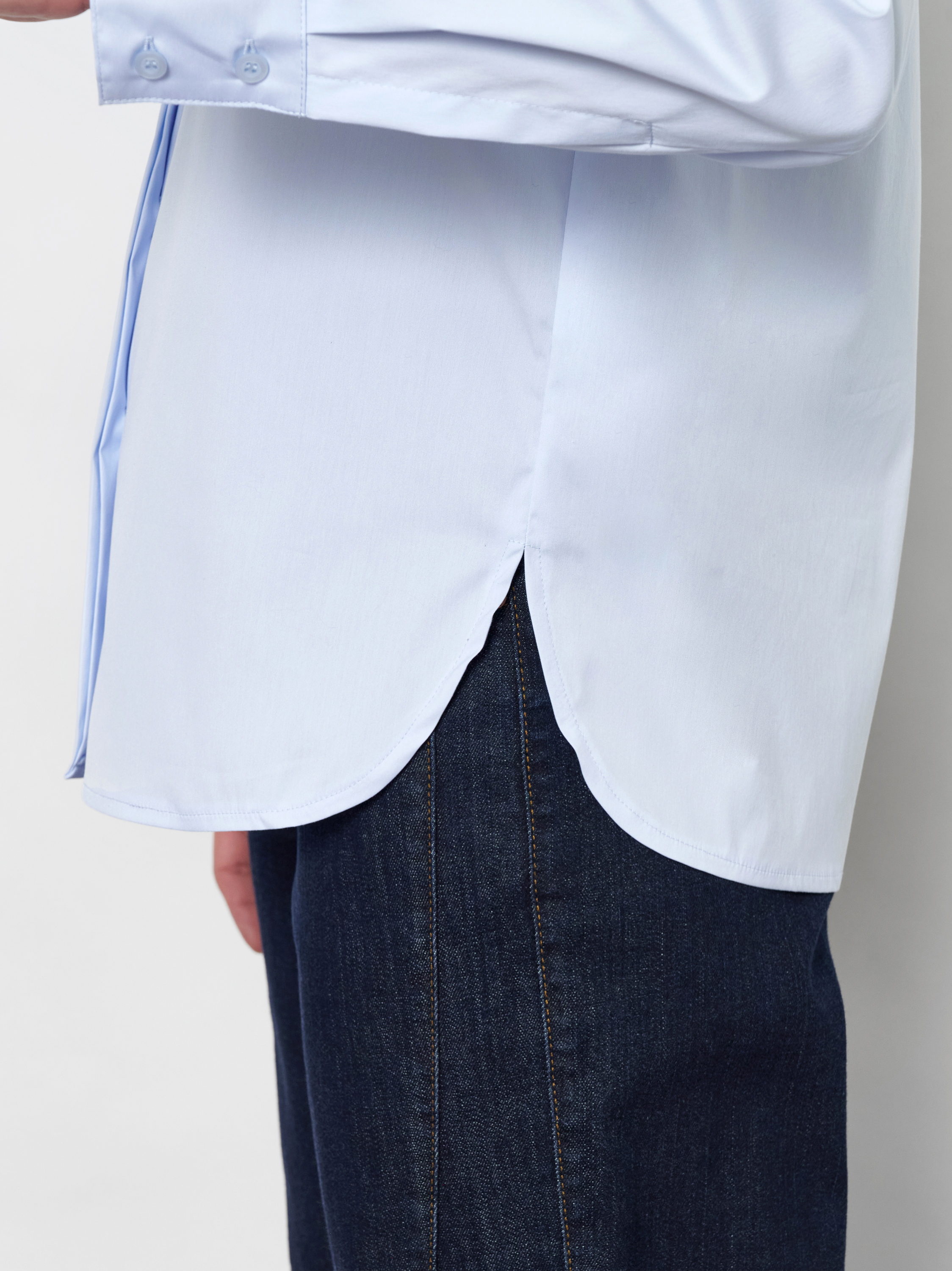 Damenbluse Charly in Hellblau, Hemdbluse mit schraeger Brusttasche, zweite Detailansicht