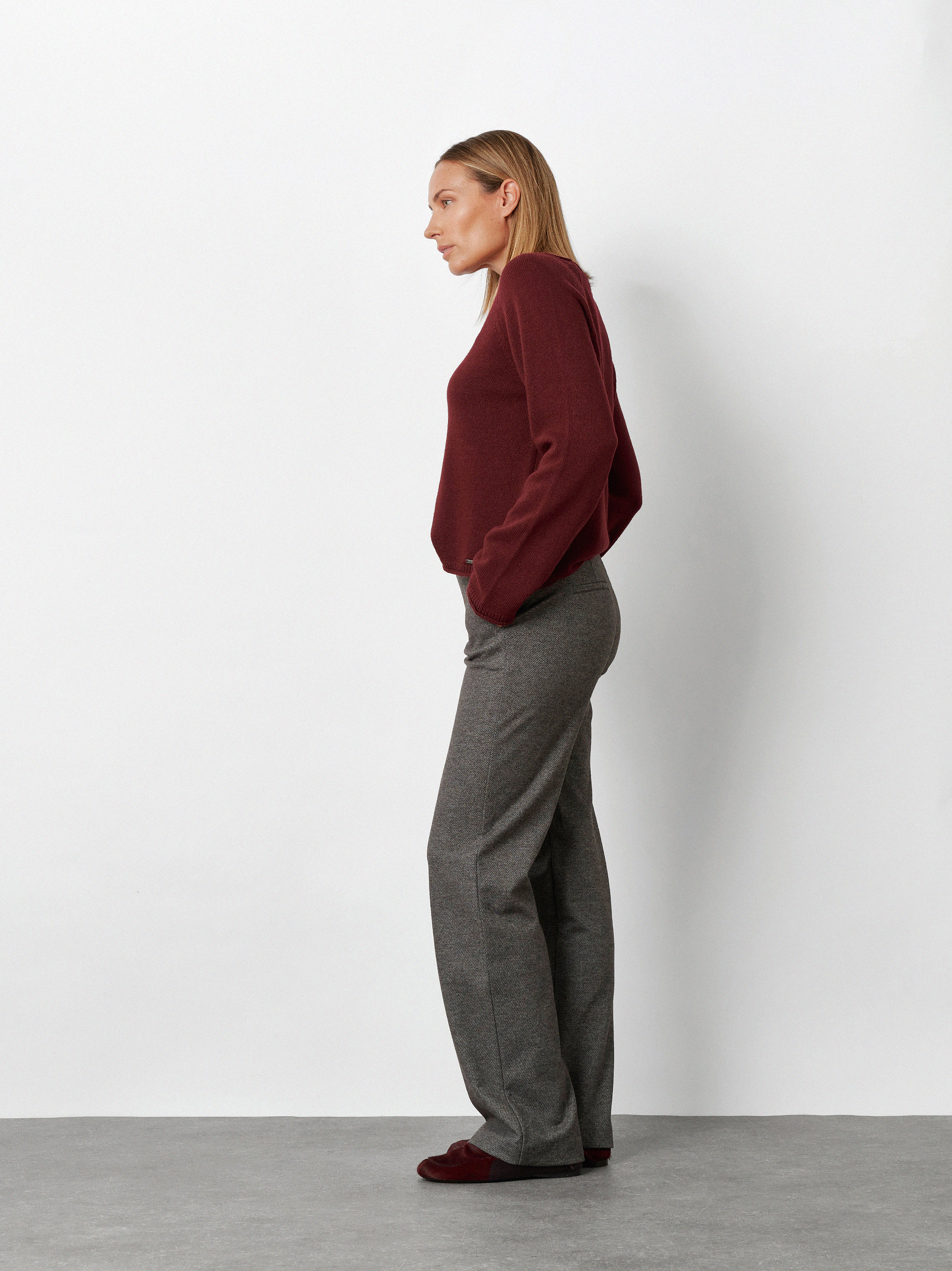 Womens trousers Jenny Wide in Dark Grey, wide leg trousers in a melange look, front view worn by model