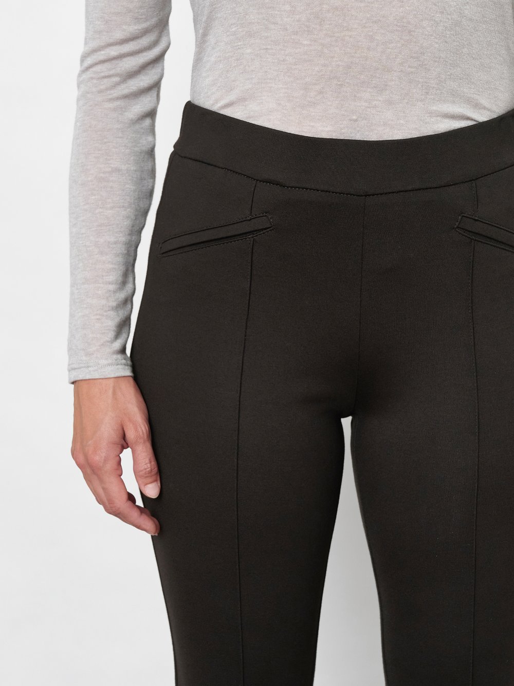 Damenhose Jenny 7/8 in Dunkelbraun, Leicht ausgestellte 7/8-Jerseyhose, Detailansicht