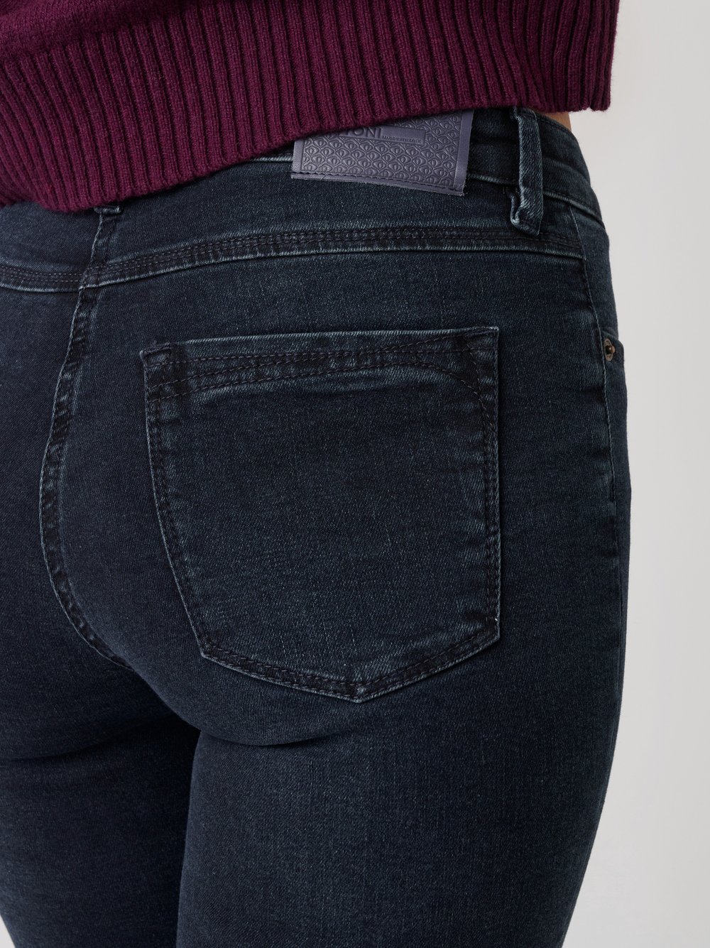 Jeans Perfect Shape dark blue Detailansicht Jeans Perfect Shape dark blue Detailansicht
