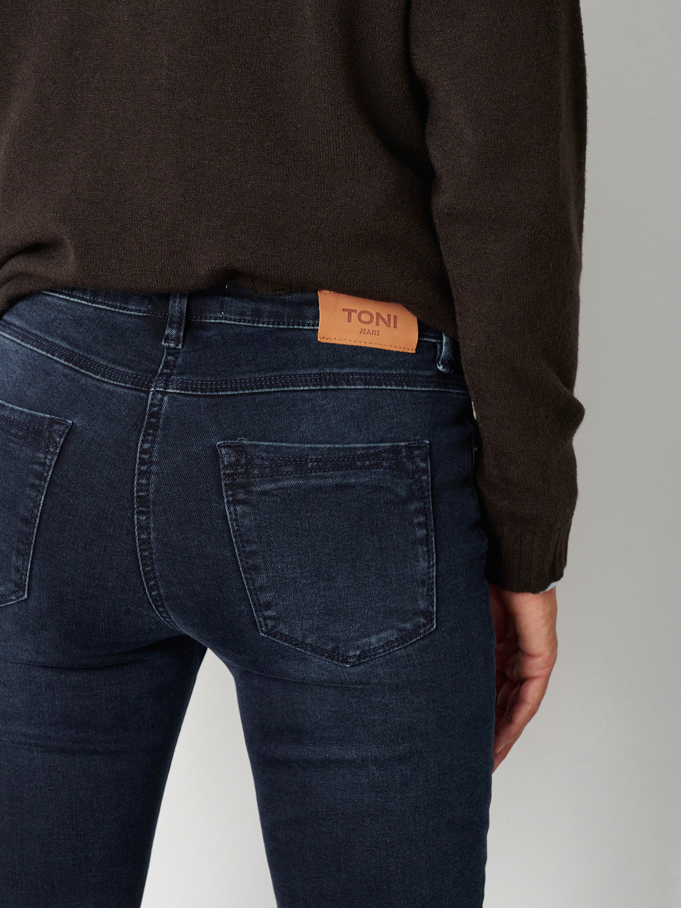 Damenjeans Perfect Shape Slim in dark blue, Slim-Fit Jeans mit Waschung, Detailansicht