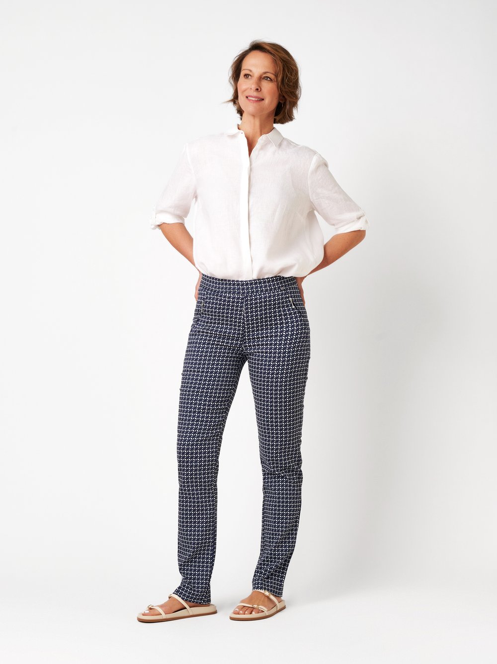 Womens trousers Alice Slim in navy / white, slim-fit trousers made of structured jacquard, outfit view worn by model