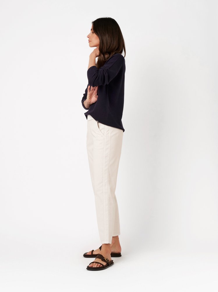 Damenhose Sue 7/8 in light beige, luftige 7/8-Jogpants, Outfitansicht am Model