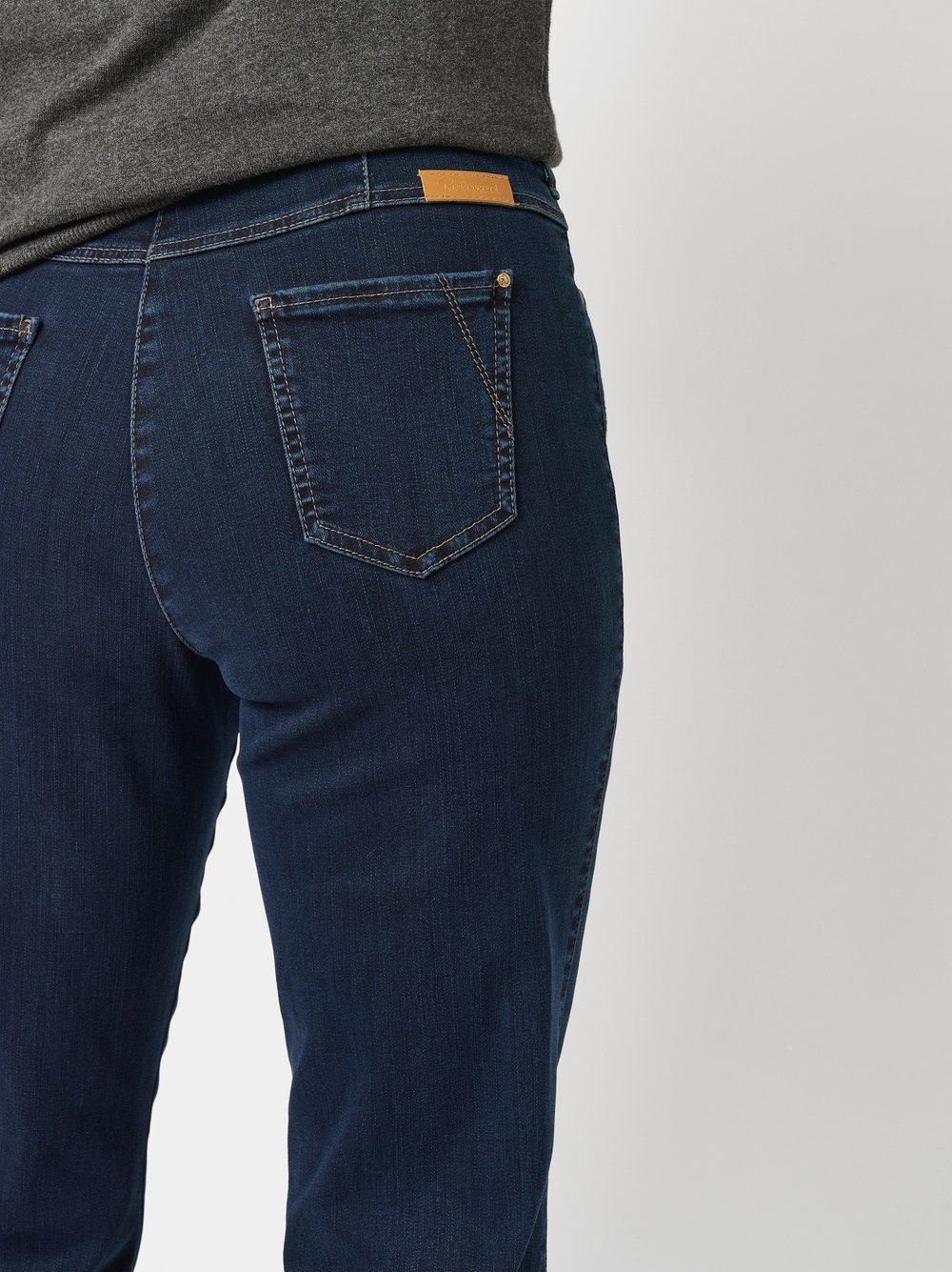 Damenjeans My Beauty in Dark Blue, basic-Jeans mit bequemer Oberschenkelweite, Detailansicht