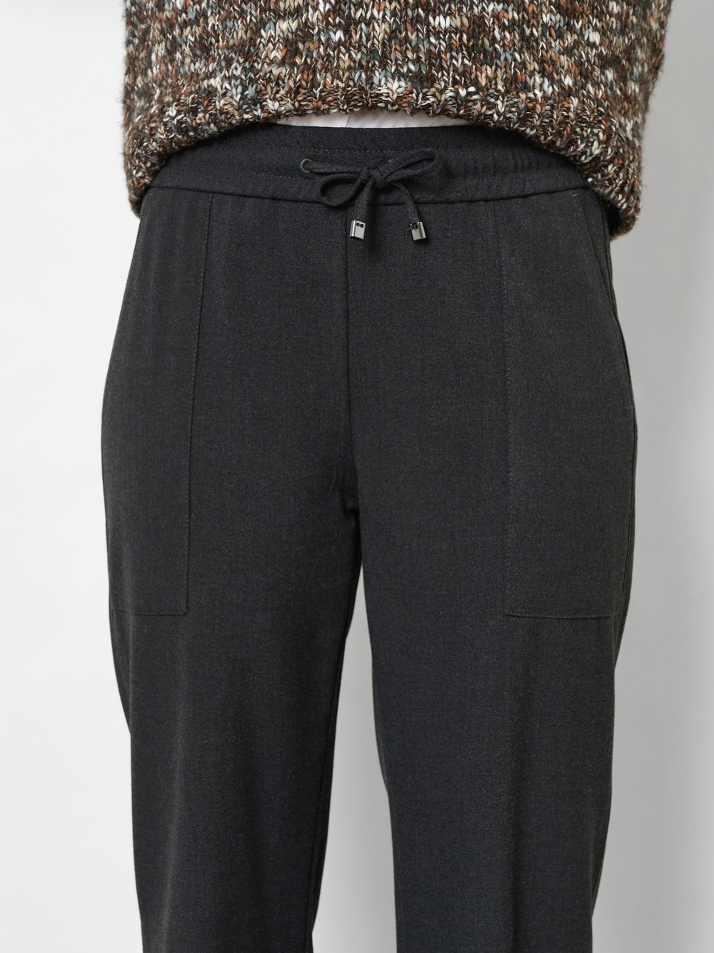 Damenhose Sue Jogpants in Anthrazit, Moderne Jogpants aus Gabardine, Detailansicht