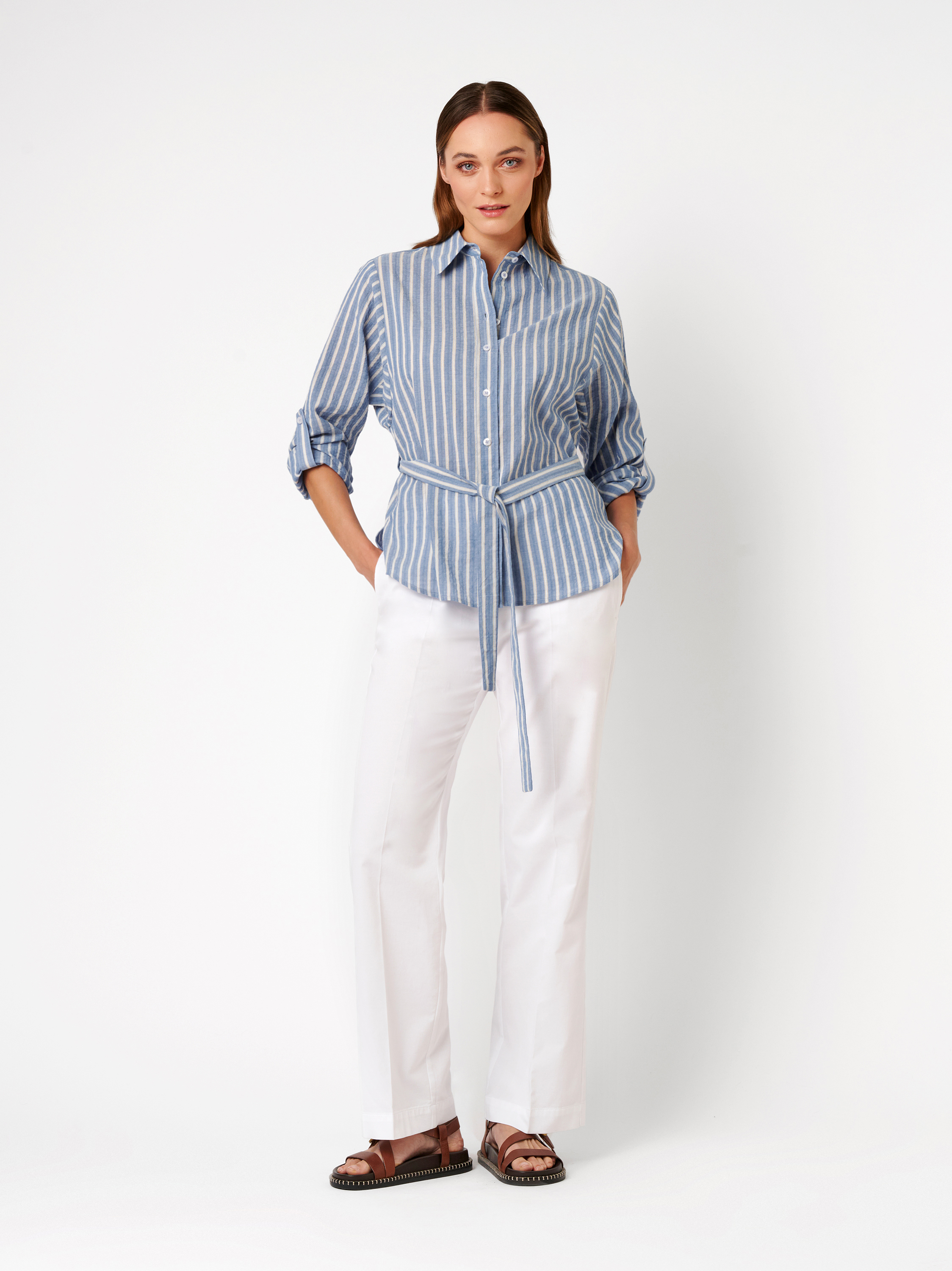 Womens trousers Sue Wide in white, wide-leg breezy trousers, outfit view worn by model