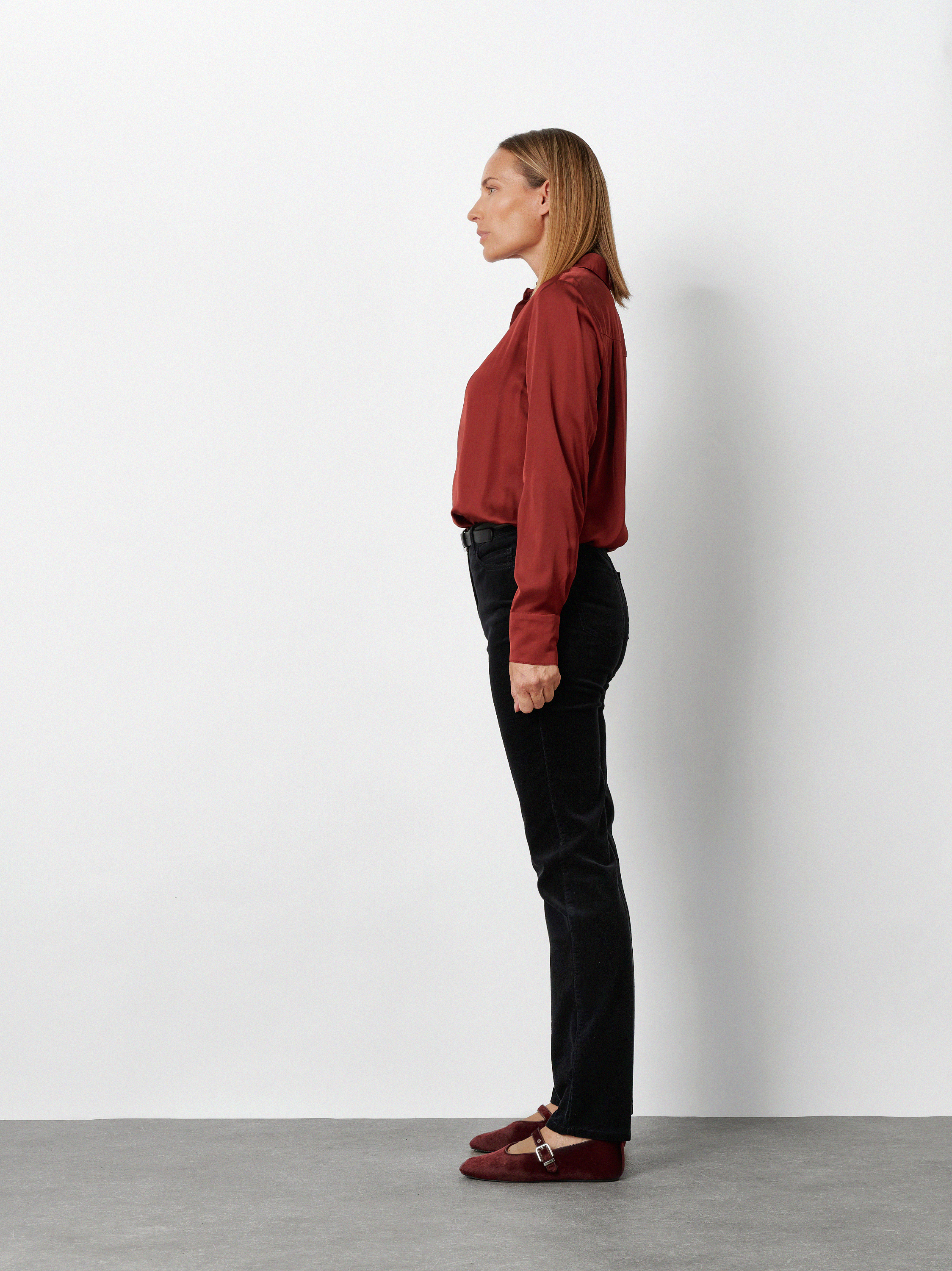 Womens trousers Be Loved in Black, high-waist corduroy trousers, front view worn by model