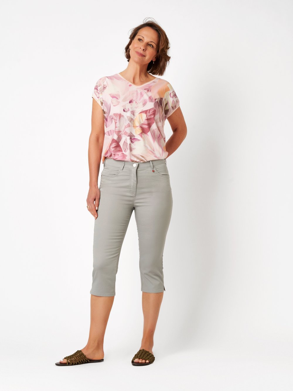 Damenhose Meine beste Freundin Capri in light khaki, Sommerliche Capri-Hose, Outfitansicht am Model