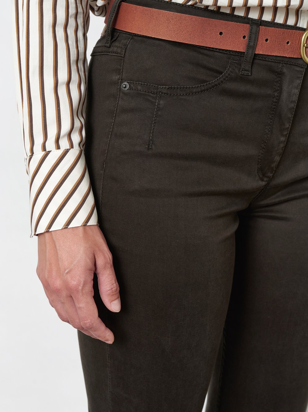 Damenhose Be Loved in Dunkelbraun, high-Waist Hose aus Baumwollsatin, Detailansicht
