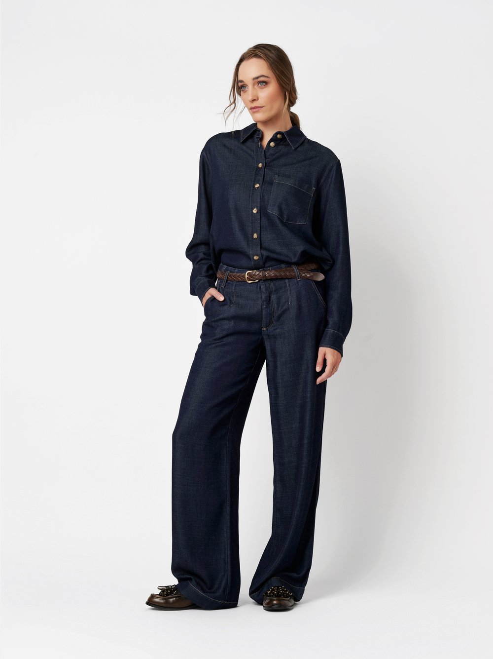 Blouse Clyde dark blue outfit view Blouse Clyde dark blue outfit view