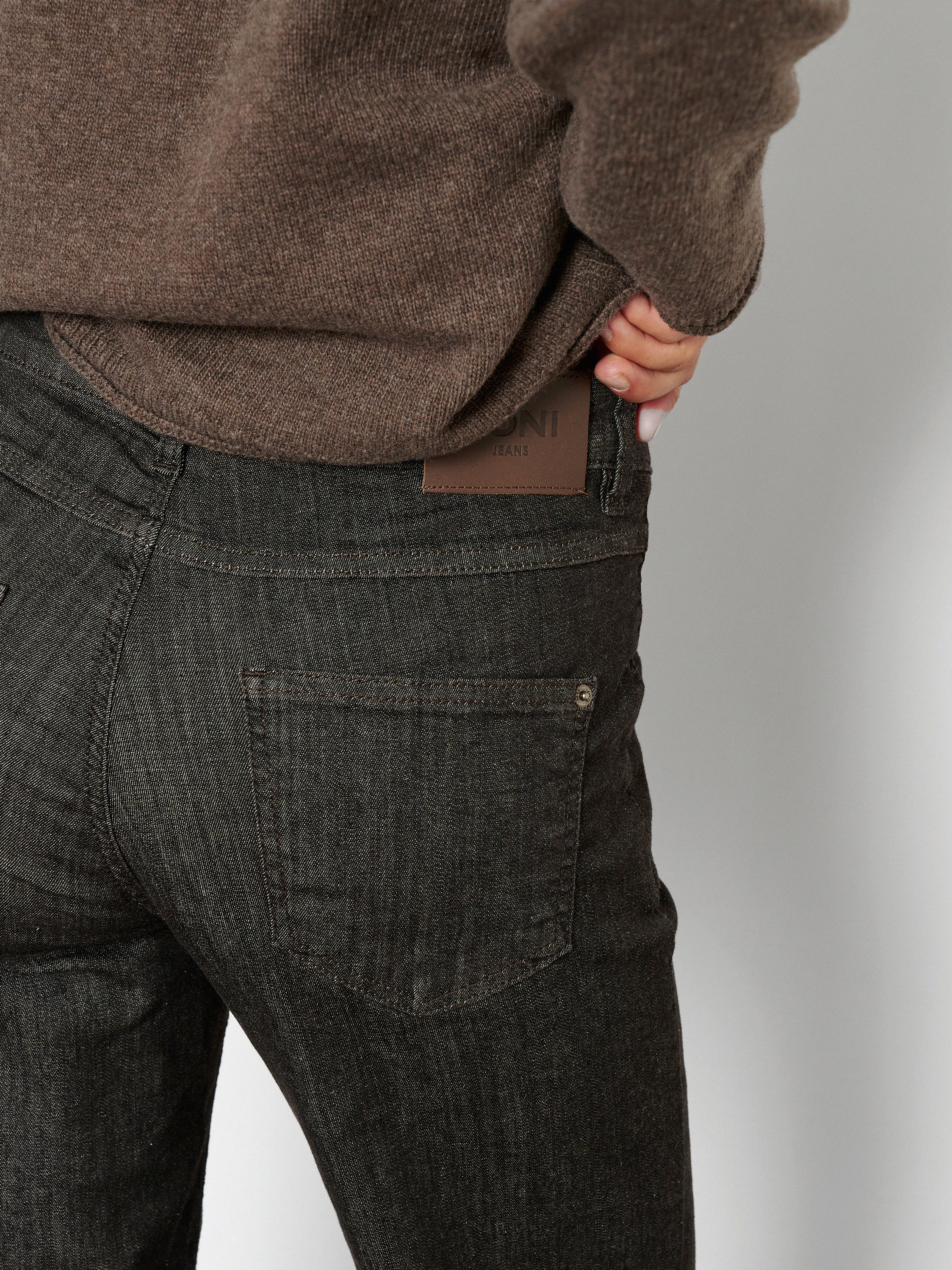 Damenjeans Liv Wide 7/8 in Dunkelbraun, 7/8 Wide-Leg Jeans mit grafischen Fronttaschen, zweite Detailansicht