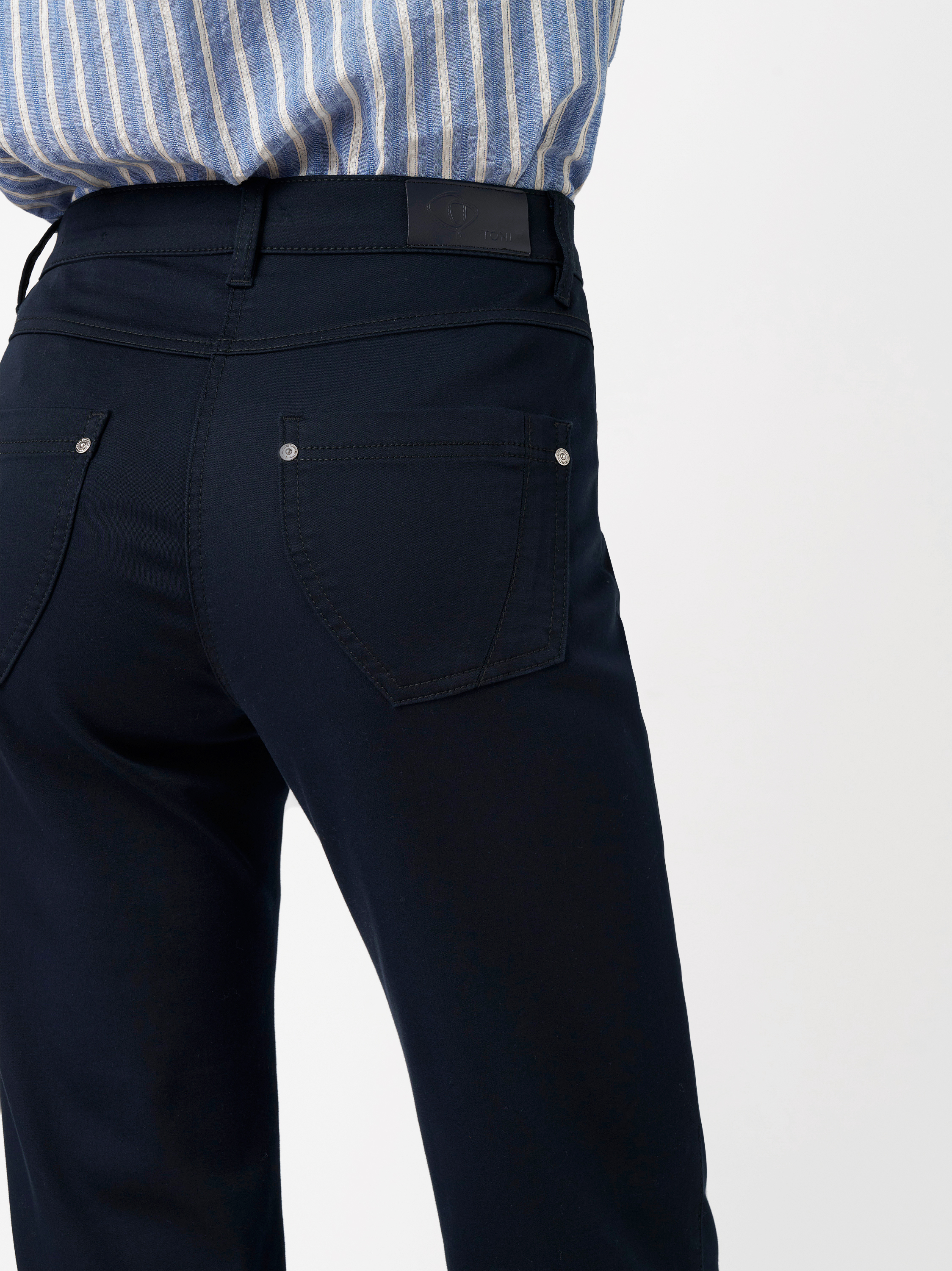 Damenhose Honey in dark blue, farbechte Hose, Detailansicht