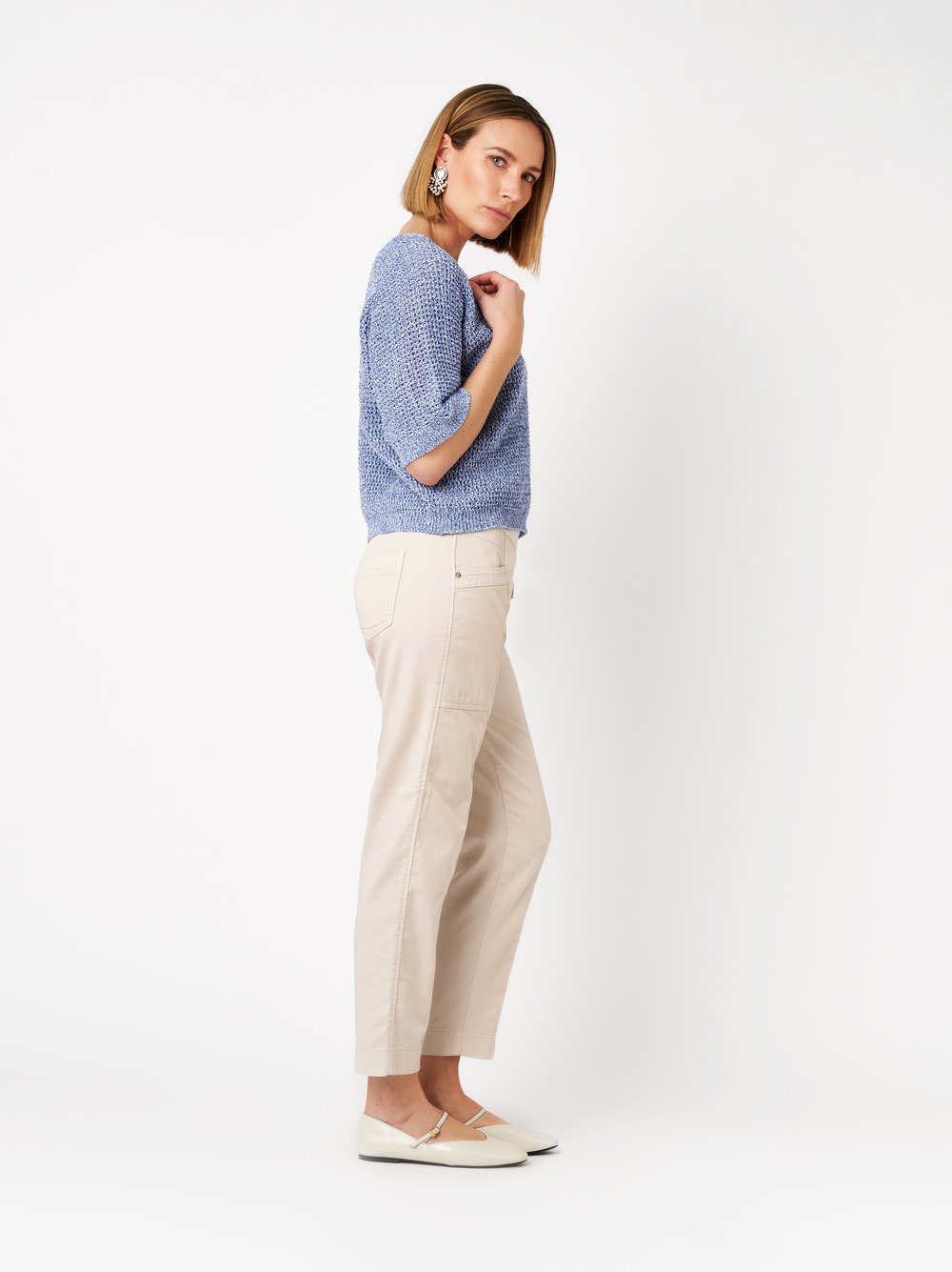 Damenhose Sue 7/8 in sand, Luftige 7/8-Jogpants, Outfitansicht am Model