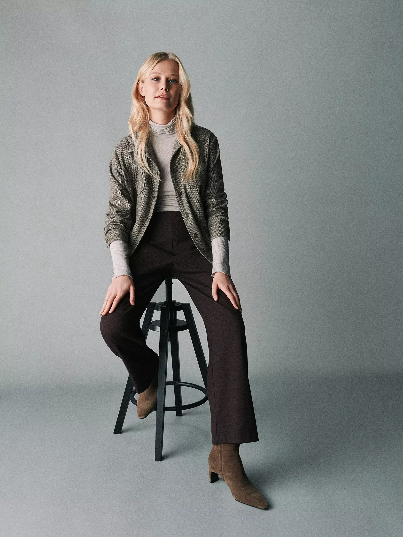 Eine, die ziemlich schnell zur Lieblingshose werden könnte. 🤎

»Jenny Wide« in sattem Dunkelbraun und weitem Bein – lässig im Look und easy zu stylen.
 
#TONIFashion #simplythebest