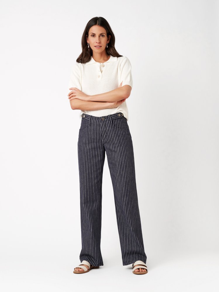 Damenjeans Liv Wide in dark blue / offwhite, Wide Leg Jeans mit Streifen, Outfitansicht am Model