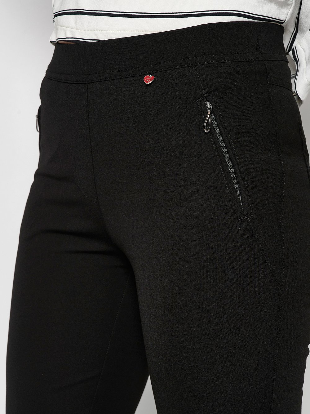 Hose Alice black Detailansicht Hose Alice black Detailansicht