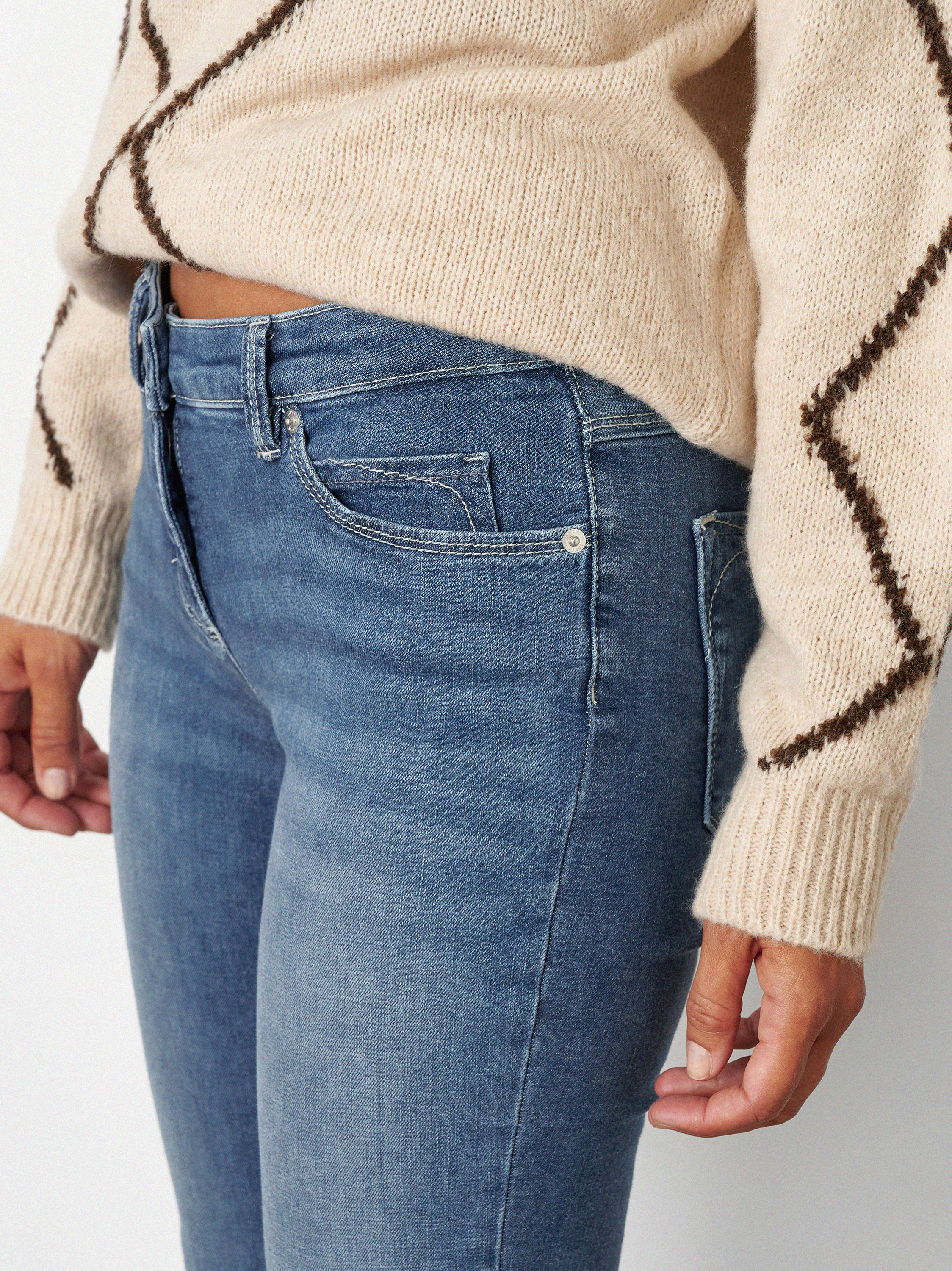 Damenjeans Perfect Shape Slim in mid blue, Slim-Fit Jeans mit Waschung, Detailansicht
