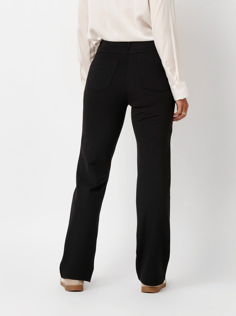 Damenhose Meine beste Freundin in Schwarz, Jerseyhose in Straight-Fit, Rueckansicht am Model getragen