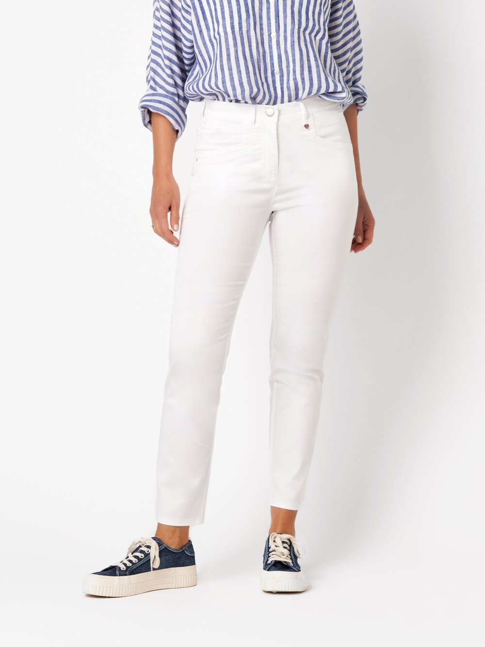 Damenhose Meine beste Freundin 7/8 in white, Sommerliche 7/8-Hose, Frontansicht am Model getragen