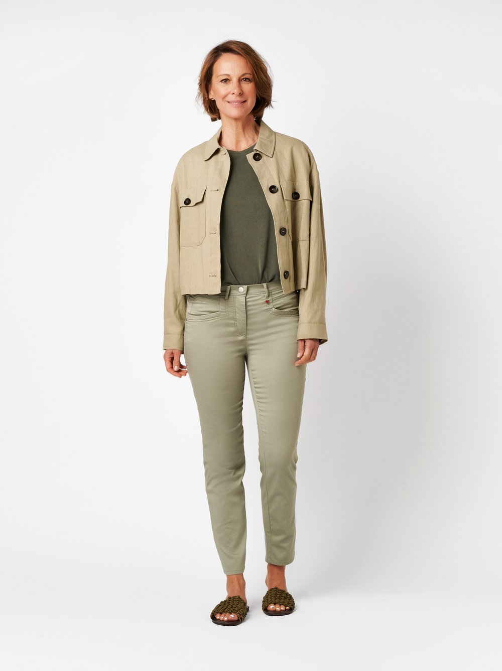 Damenhose Meine beste Freundin 7/8 in khaki, Sommerliche 7/8-Hose, Outfitansicht am Model