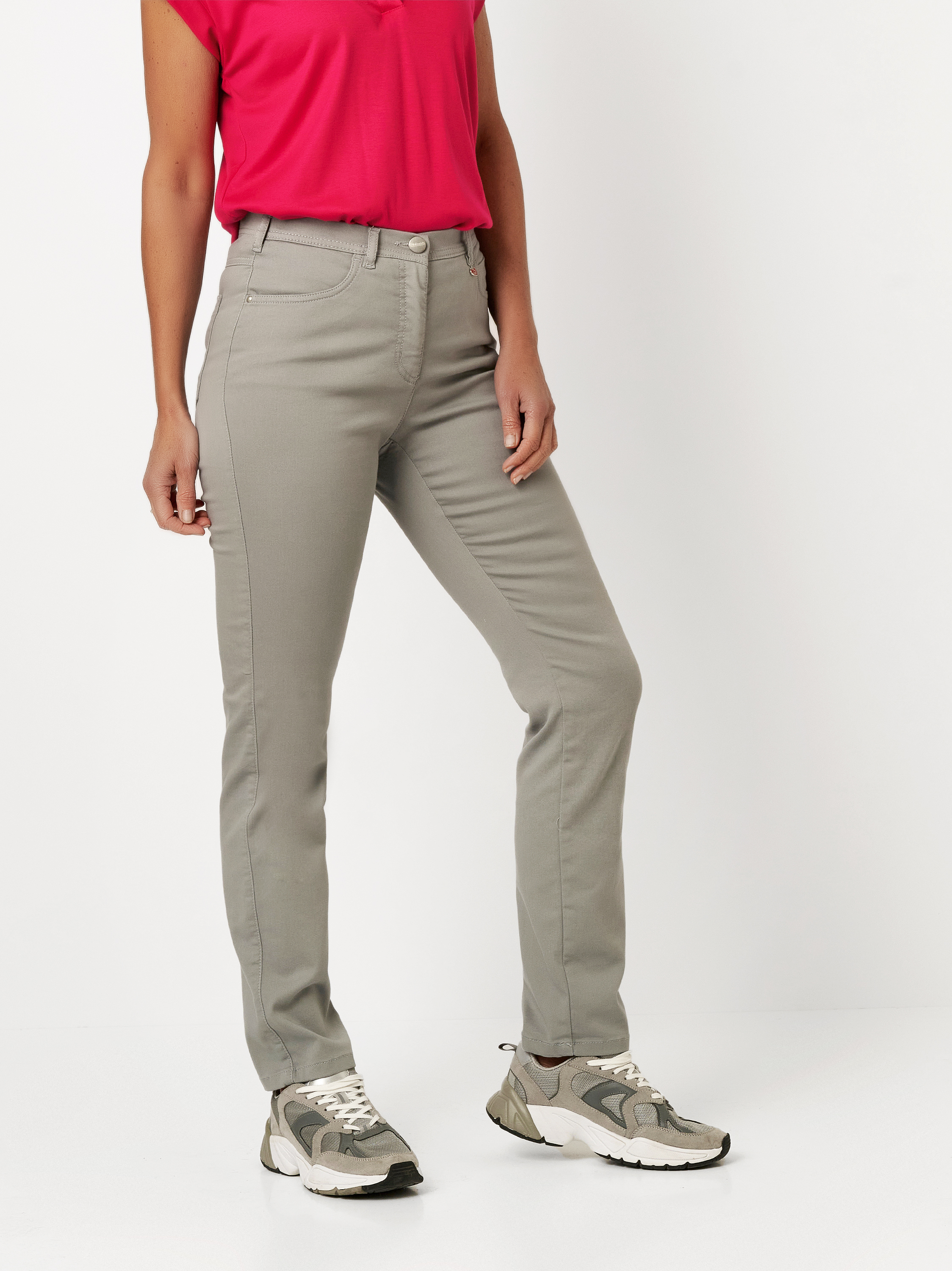 Damenhose Meine beste Freundin Slim in light khaki, Slim-Fit Hose, Outfitansicht am Model
