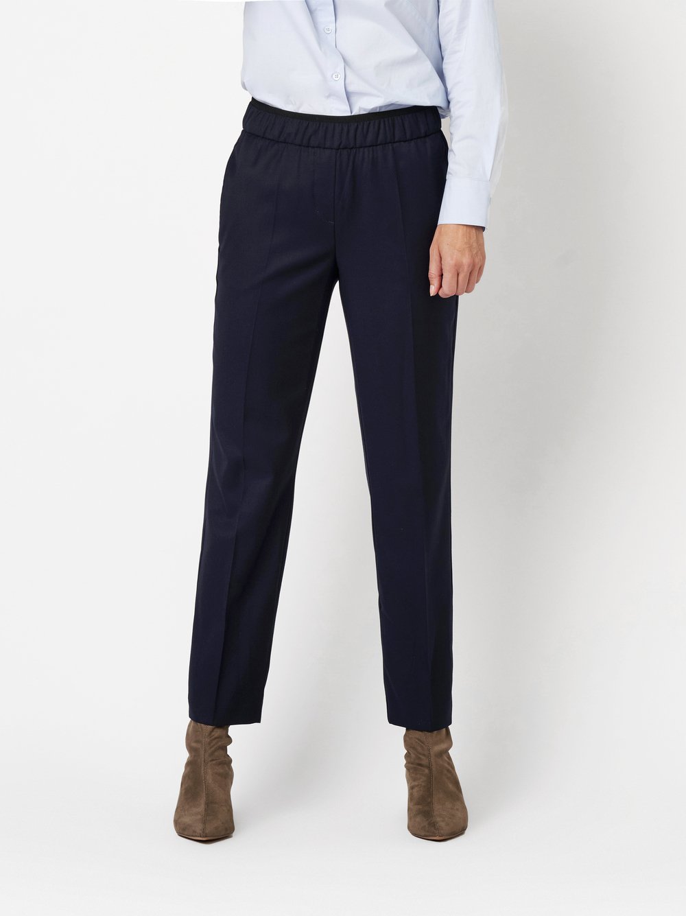 Damenhose Sue in dark blue, Businesshose mit Gummibund, Frontansicht am Model getragen