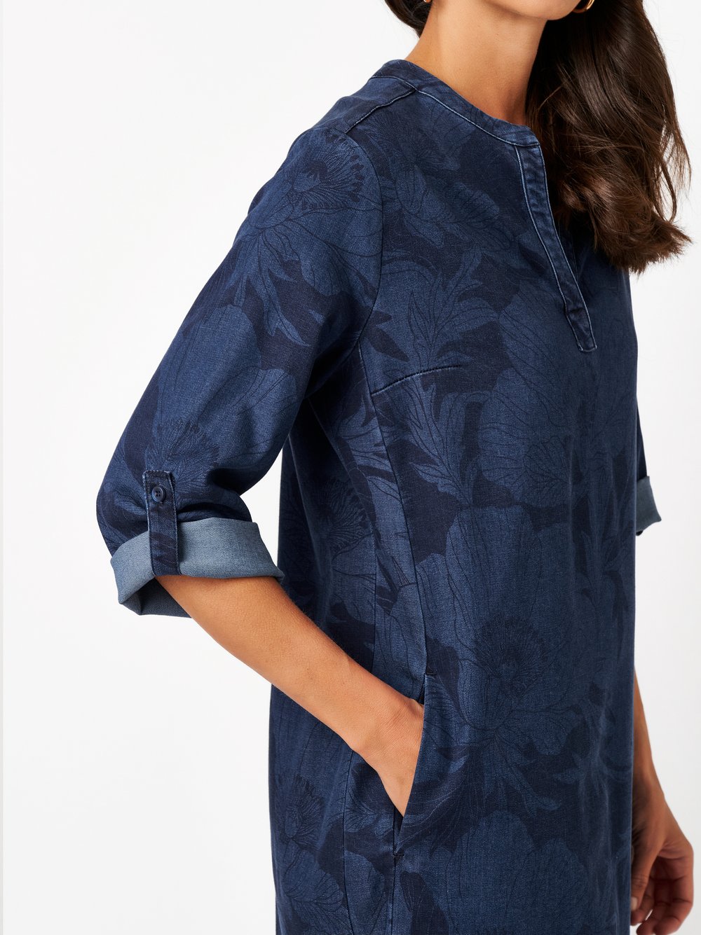 Womens dress Mali in dark blue, jeanskleid with a subtle print, detail view