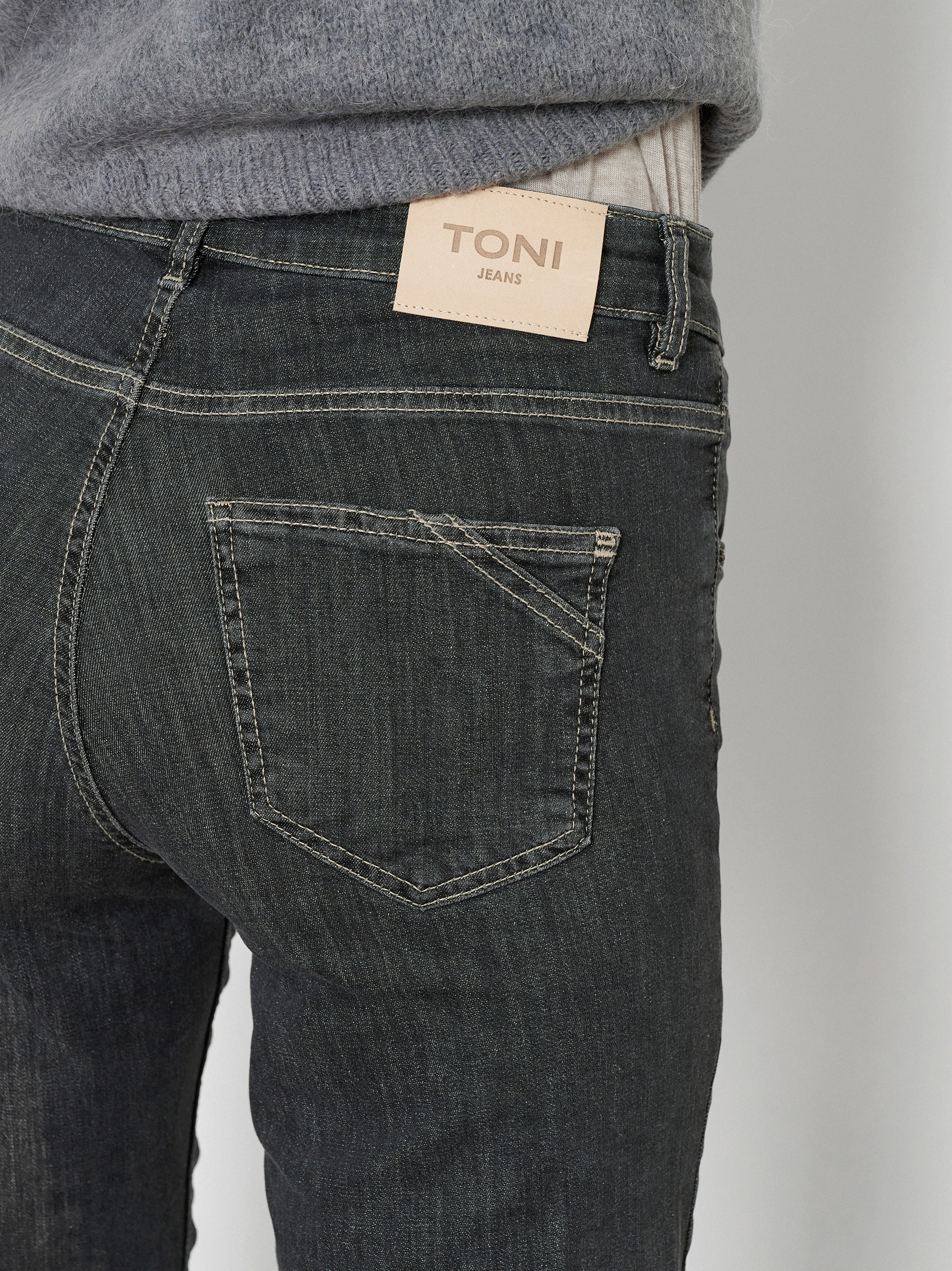 Damenjeans Liv in Grau Used, straight-Fit Jeans aus Colour Denim, Detailansicht