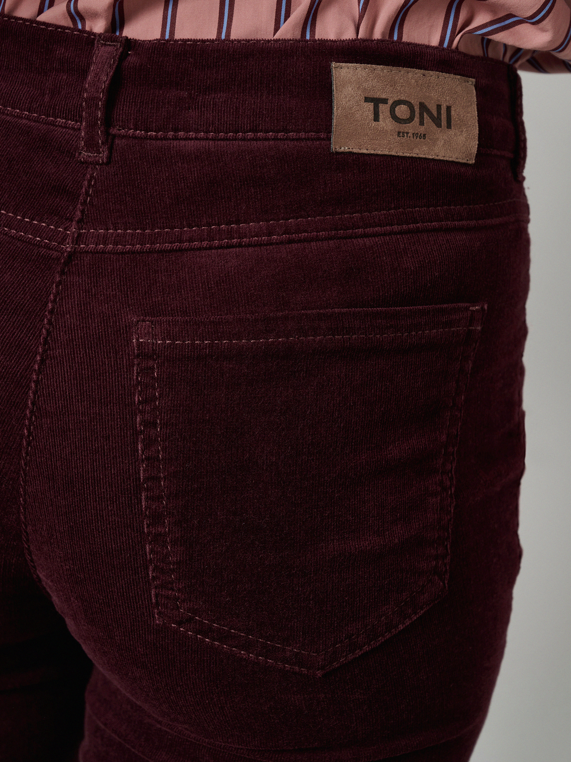 Womens trousers Be Loved in Berry, high-waist corduroy trousers, detail view