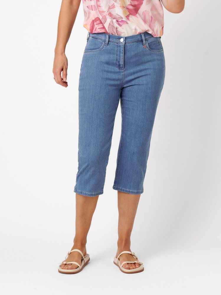 Womens jeans Meine beste Freundin Capri in light blue, summery capri jeans, front view worn by model