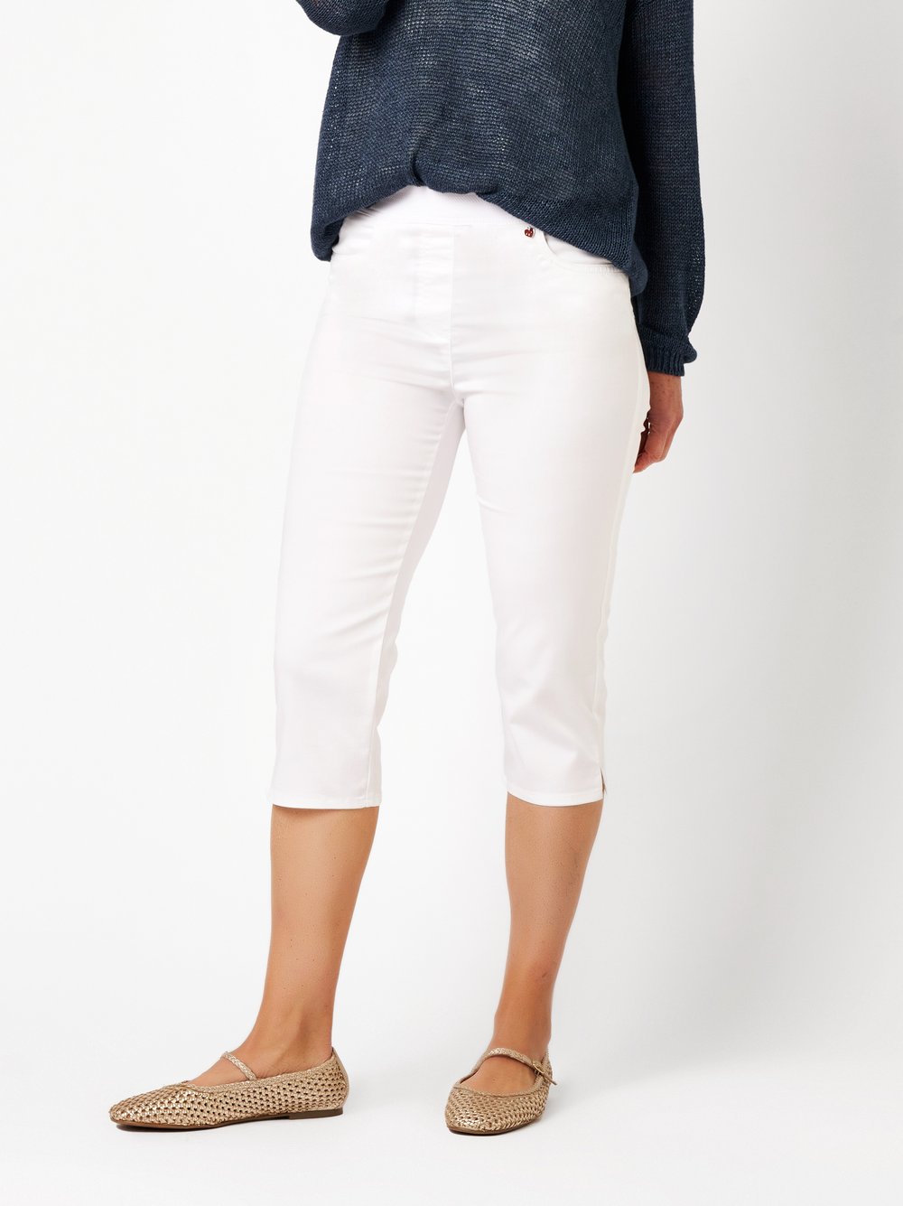 Damenhose My Darling Capri in white, Sommerliche Capri-Hose mit Jerseybund, Frontansicht am Model getragen