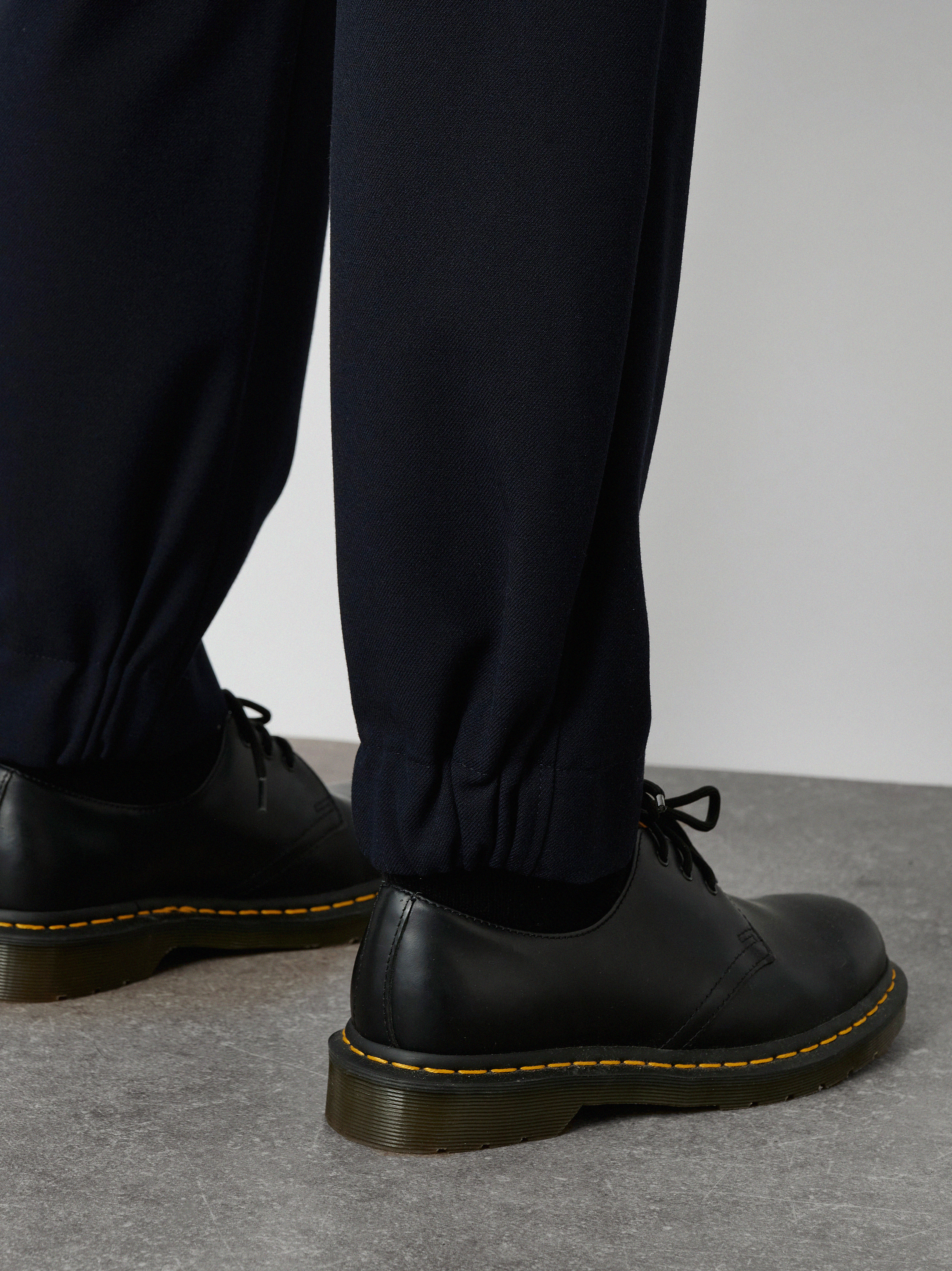 Damenhose Sue Jogpants in Marine, Moderne Jogpants aus Gabardine, zweite Detailansicht