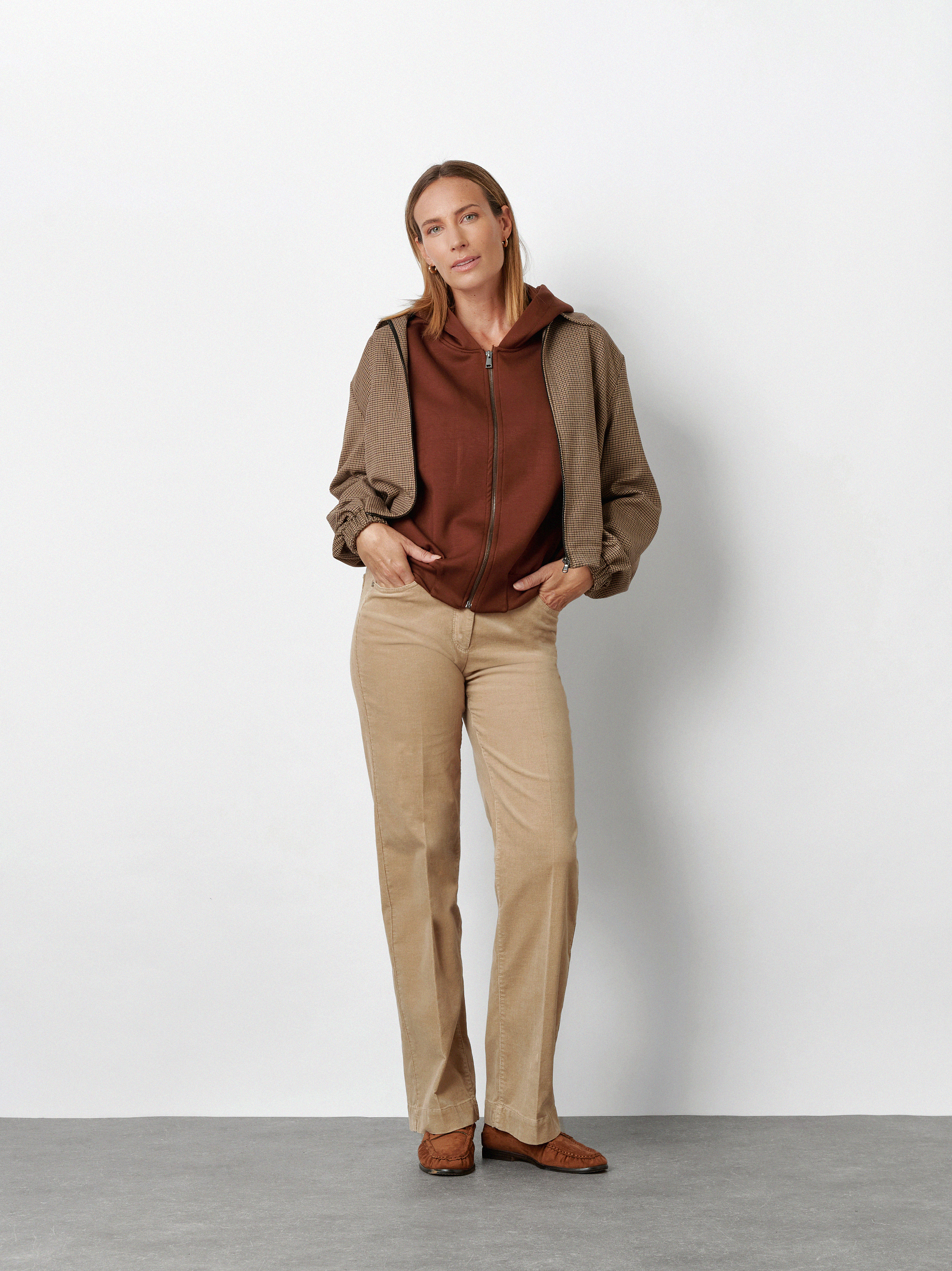Womens trousers Jenny Wide in Sand, wide-leg corduroy trousers, front view worn by model