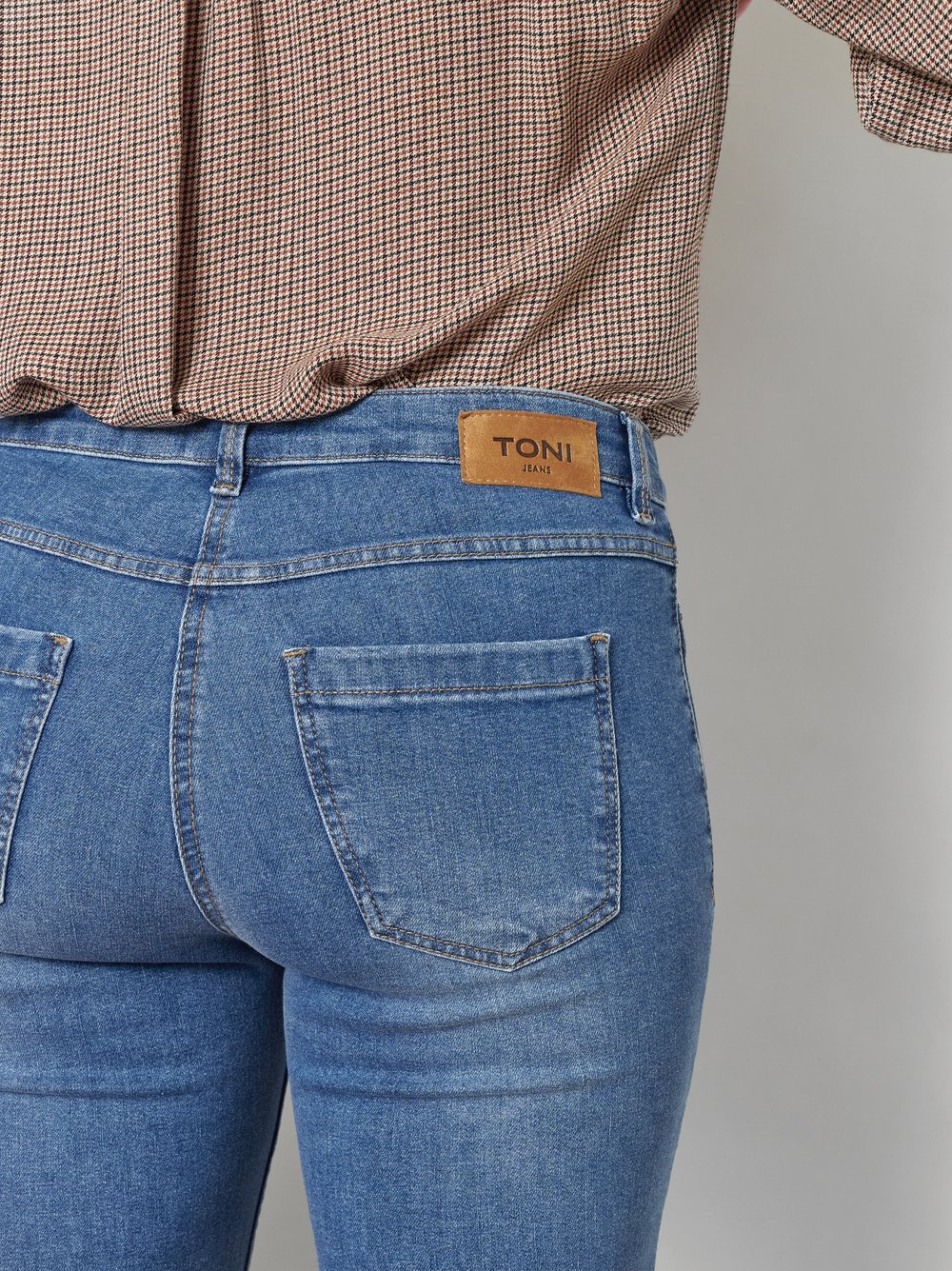 Damenjeans Perfect Shape in Mid Blue Used, bootcut-Jeans mit Fronttaschen, Detailansicht