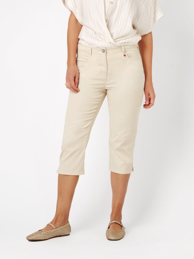 Womens trousers Meine beste Freundin Capri in light beige, summery capri pants, front view worn by model
