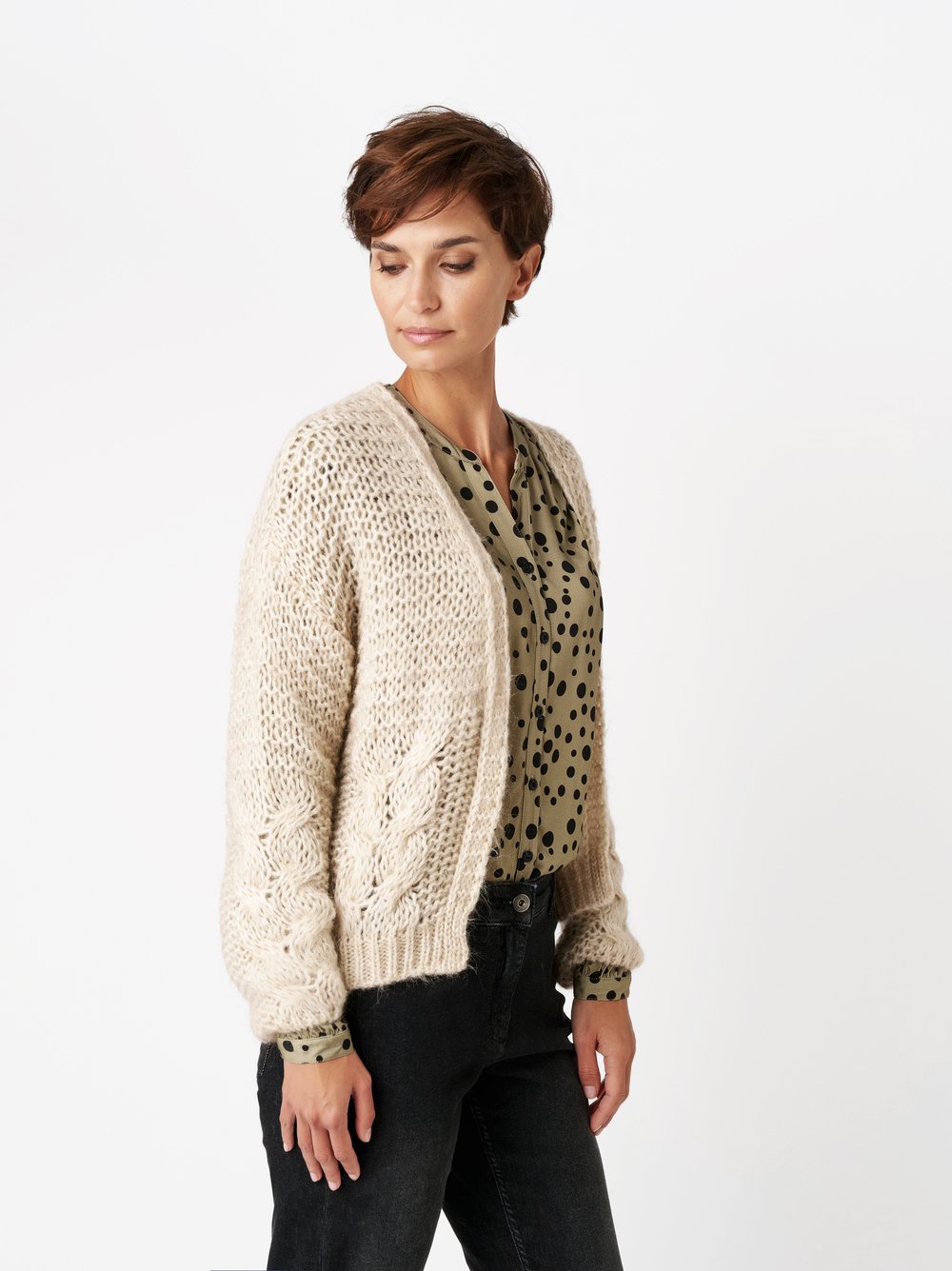 Strickjacke Halo light brown Vorderansicht