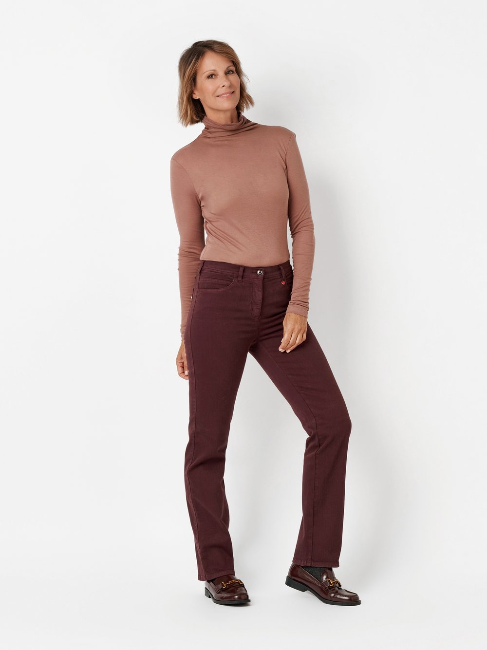 Damenjeans Meine beste Freundin in Bordeaux, straight-Fit Jeans, Outfitansicht am Model